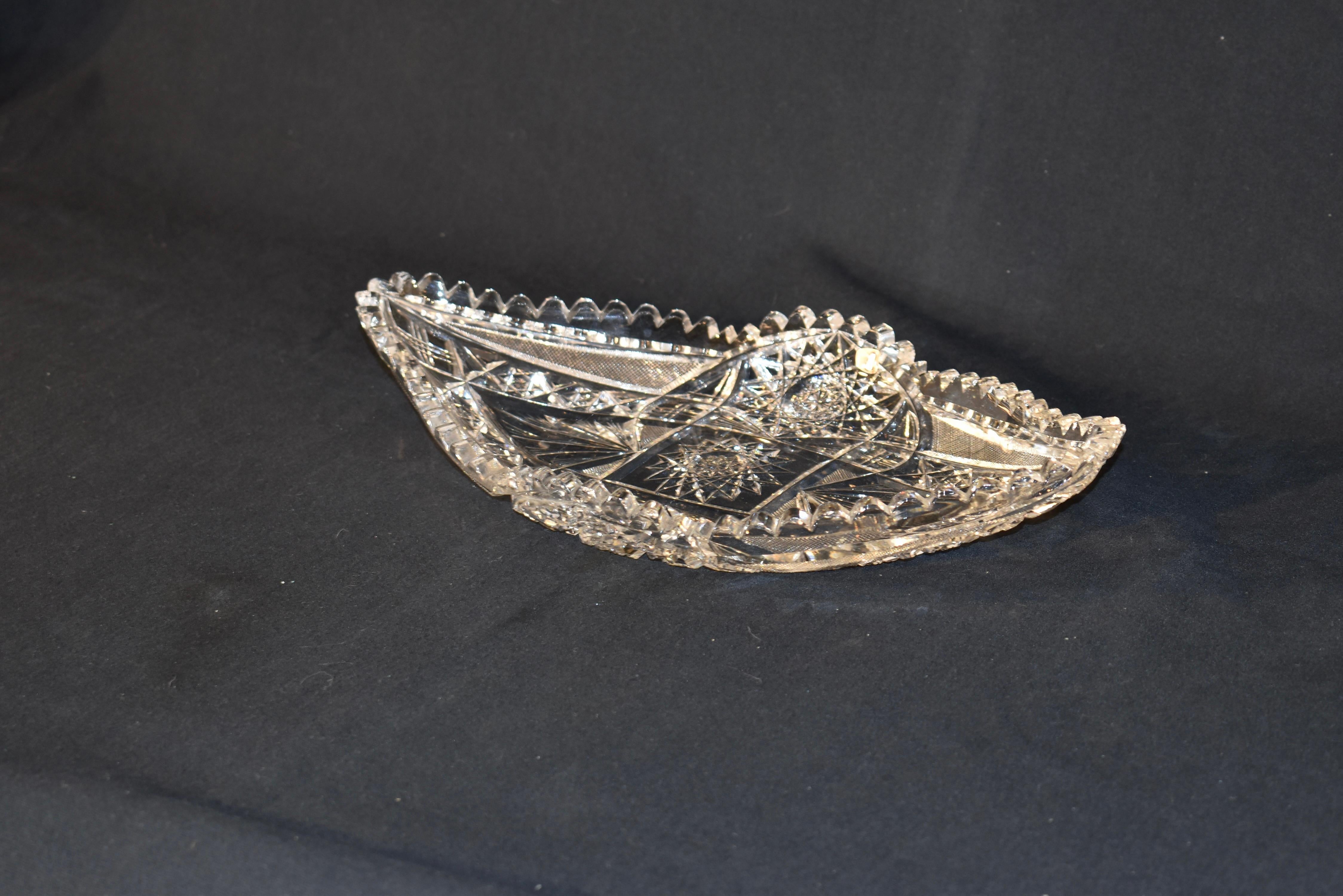 Plato de cristal tallado de 1920 Vidrio cortado en venta