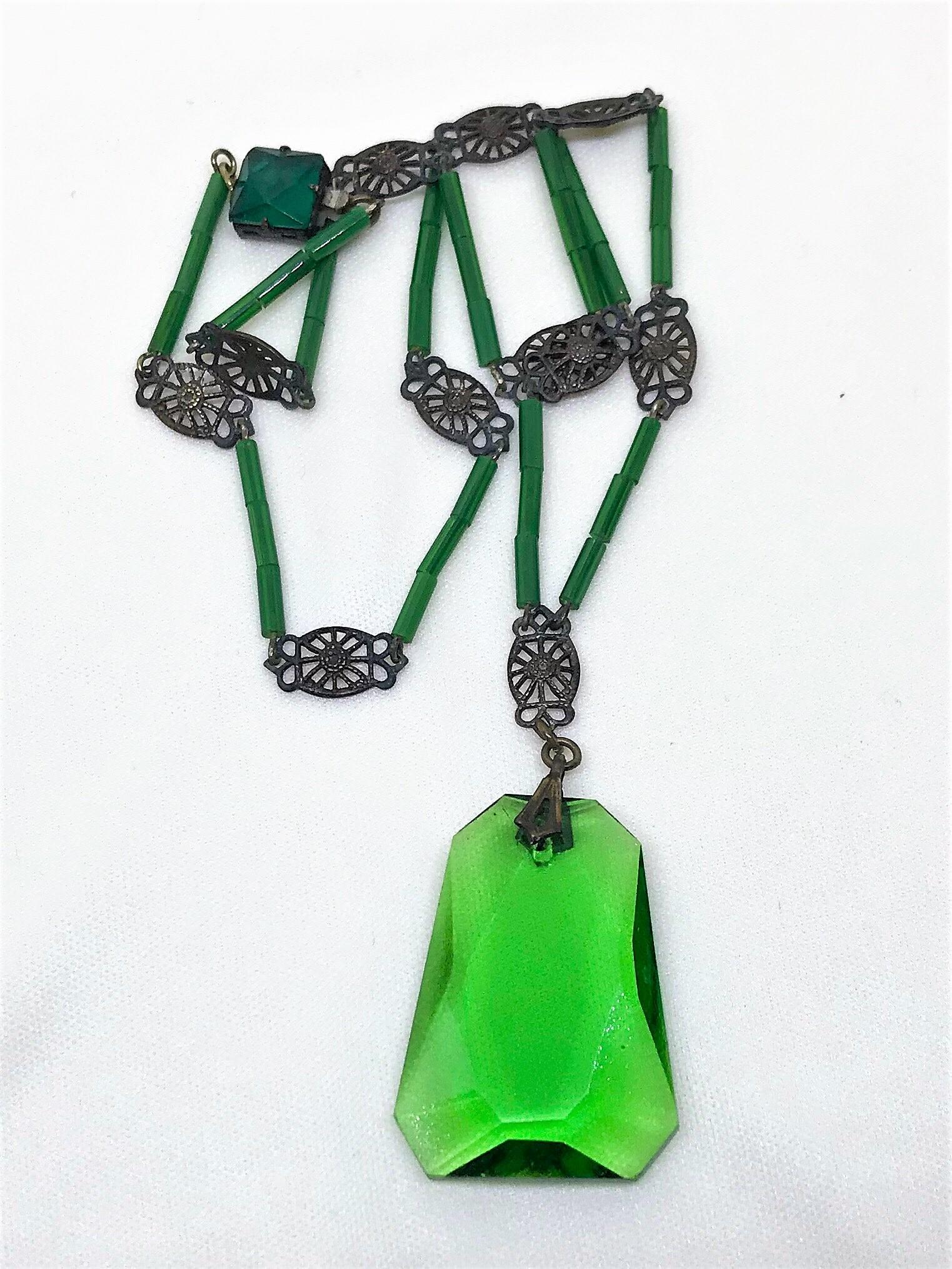 Circa 1920s Deco Era Green Faceted Glass Pendant Necklace  In Good Condition For Sale In Long Beach, CA