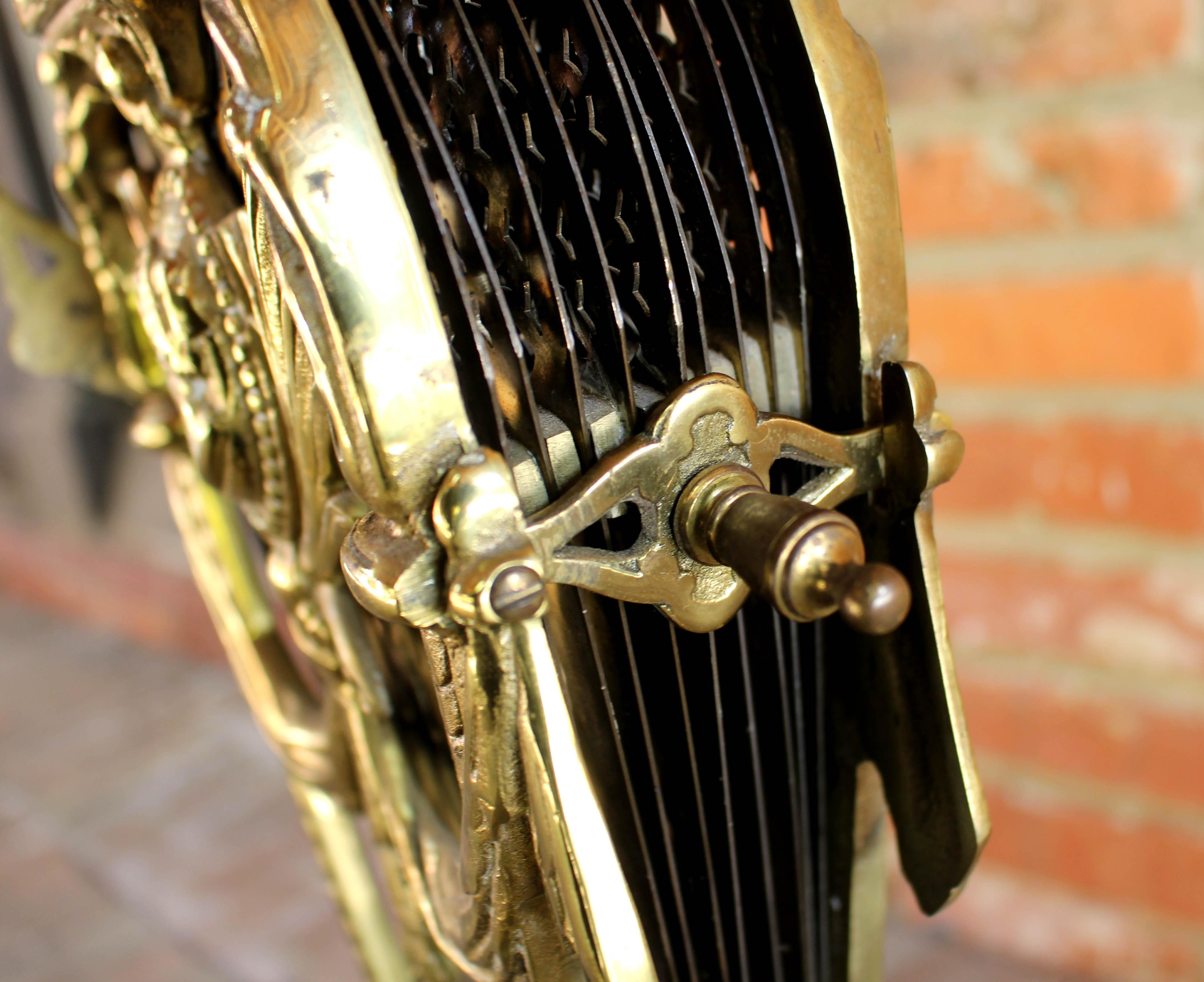 Circa 1920s English or European Brass Fireplace Fan In Good Condition In Chapel Hill, NC