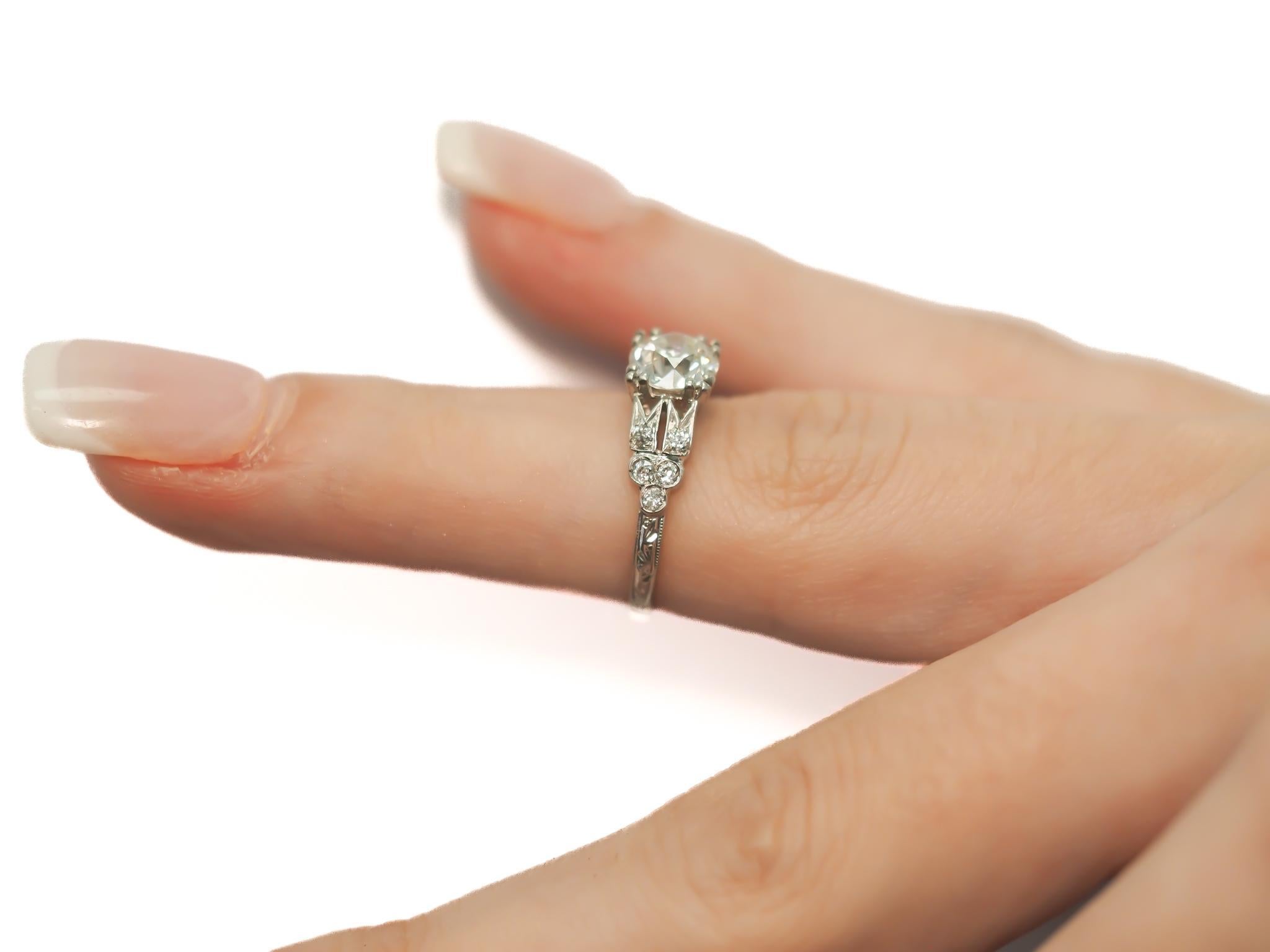 Circa 1920s GIA 1.00ct Old European Brilliant Diamond Engagement Ring (bague de fiançailles à diamant brillant européen) en vente 4