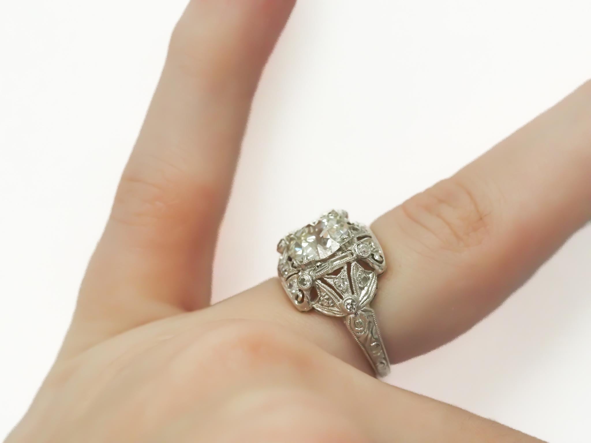 Circa 1920s GIA 1.67ct Old European Diamond Platinum Engagement Ring For Sale 4
