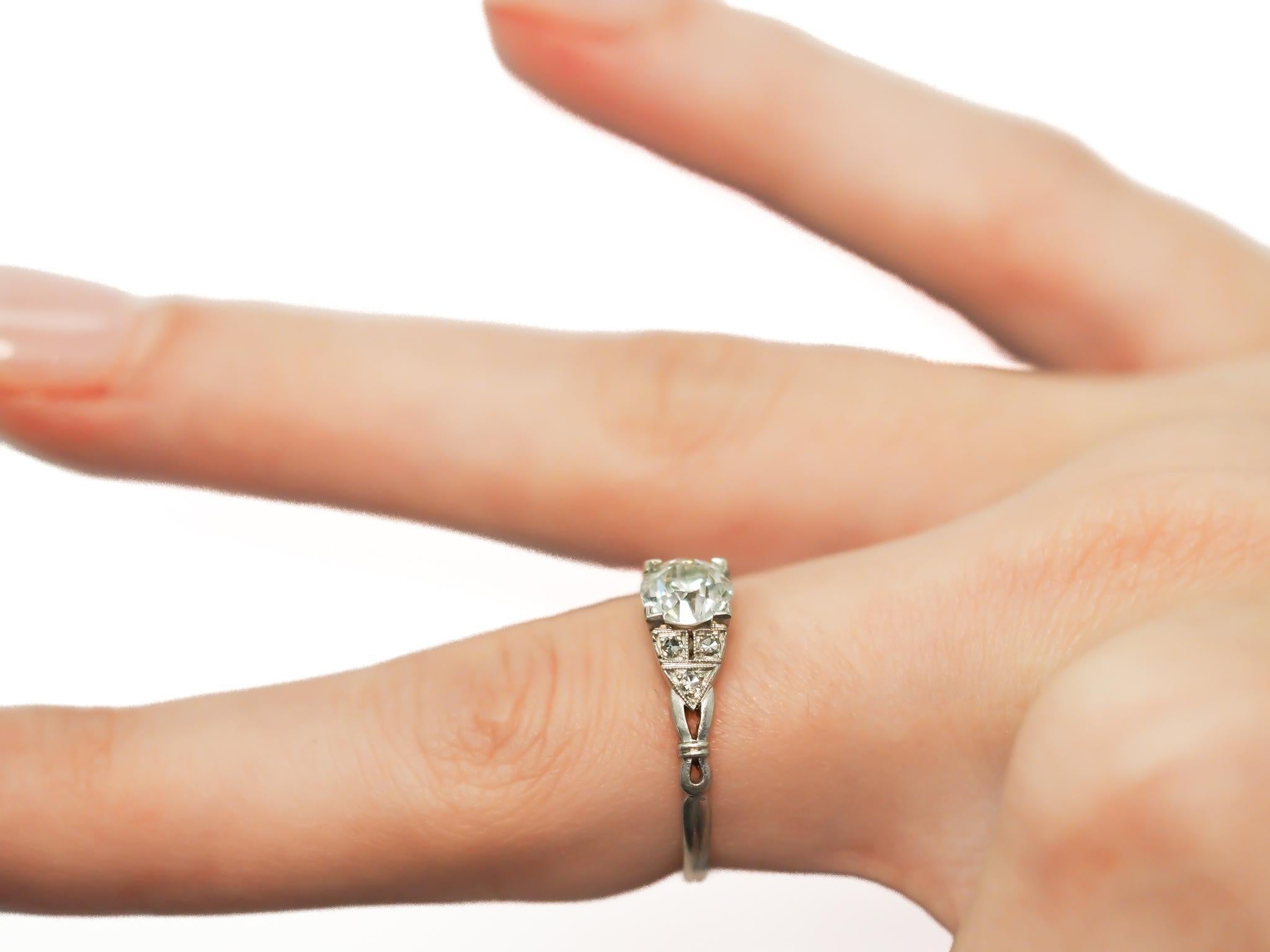 Anillo de compromiso de diamantes brillantes europeos antiguos GIA de 0,99 ct de la década de 1920 en venta 3