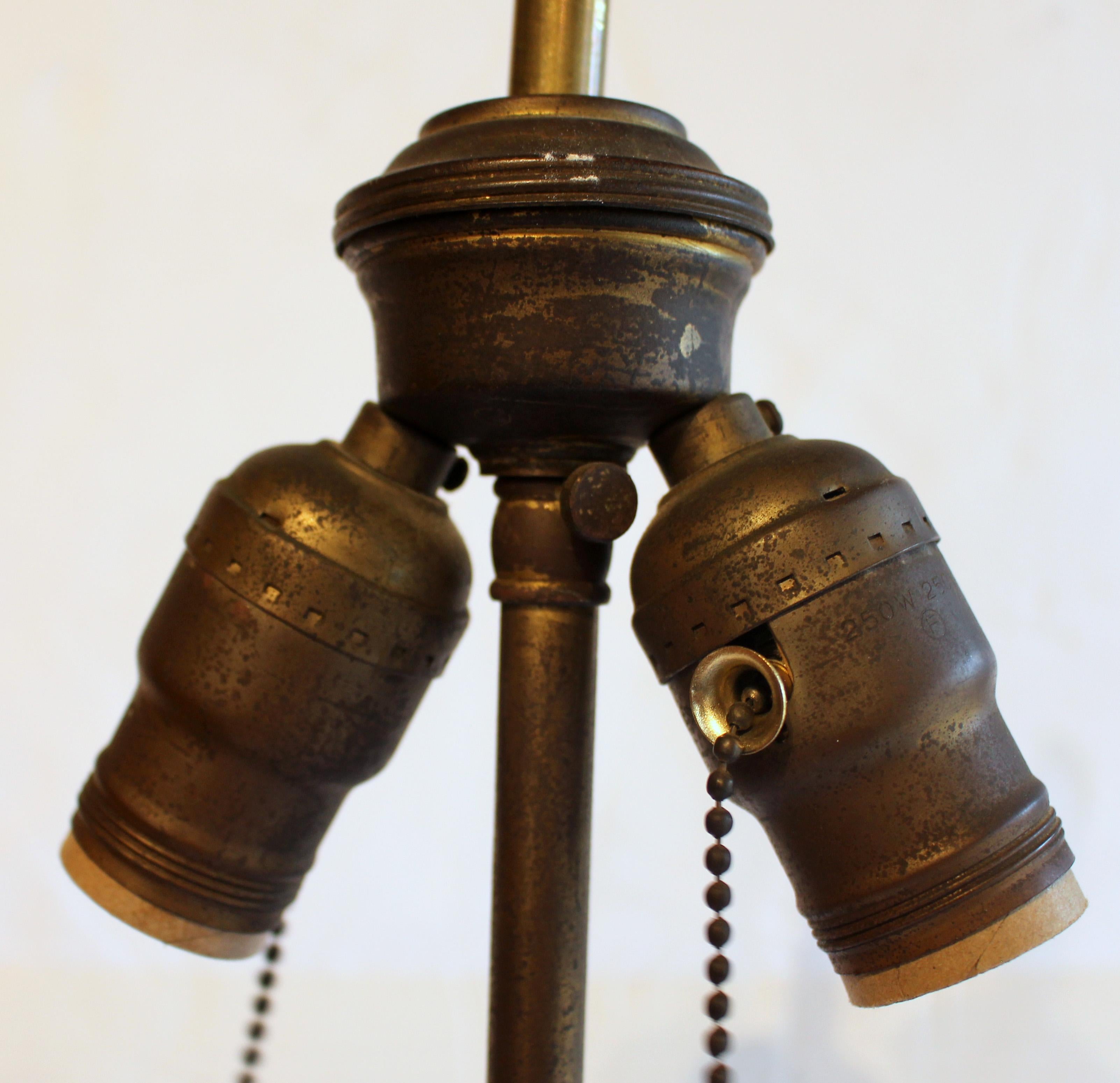 Circa 1920 Probablement américaine Paire de lampes en bronze Vasi-Form Bon état - En vente à Chapel Hill, NC