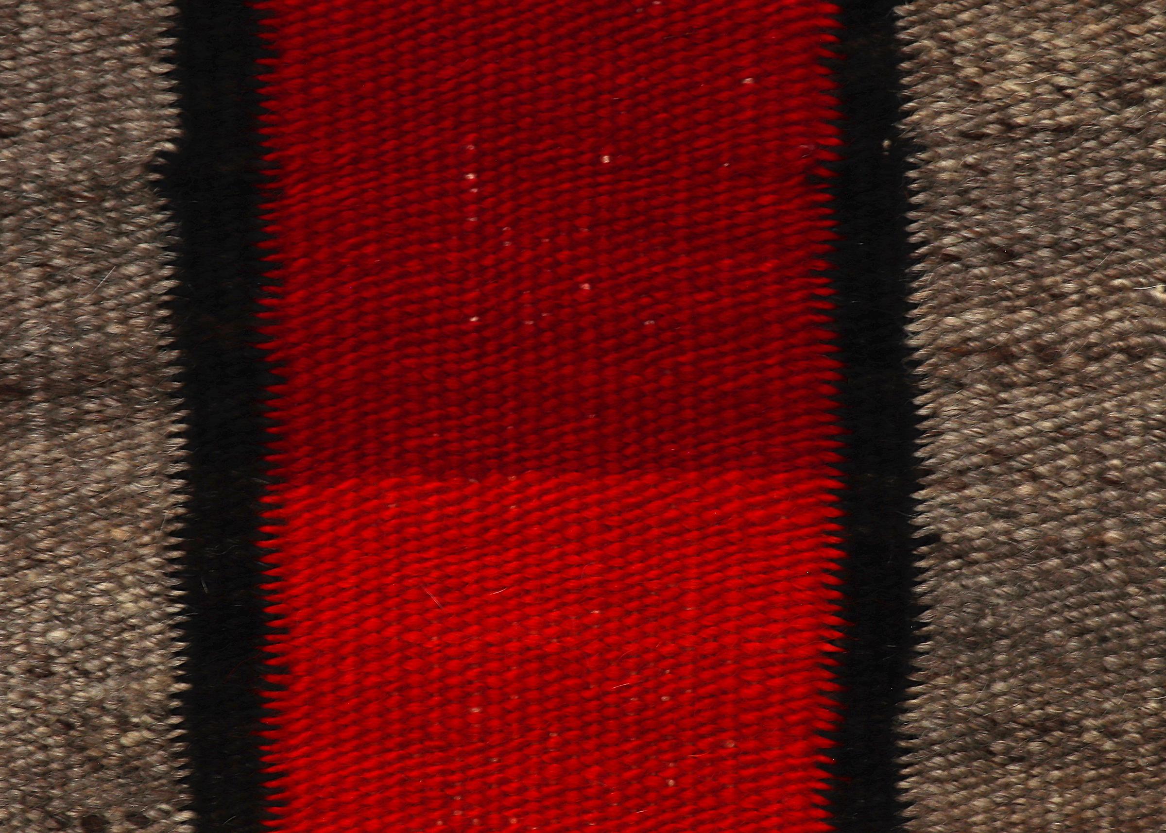 1920s Navajo Crystal Trading Post Rug, Handwoven Wool, Natural & Aniline Dyes In Good Condition For Sale In Denver, CO