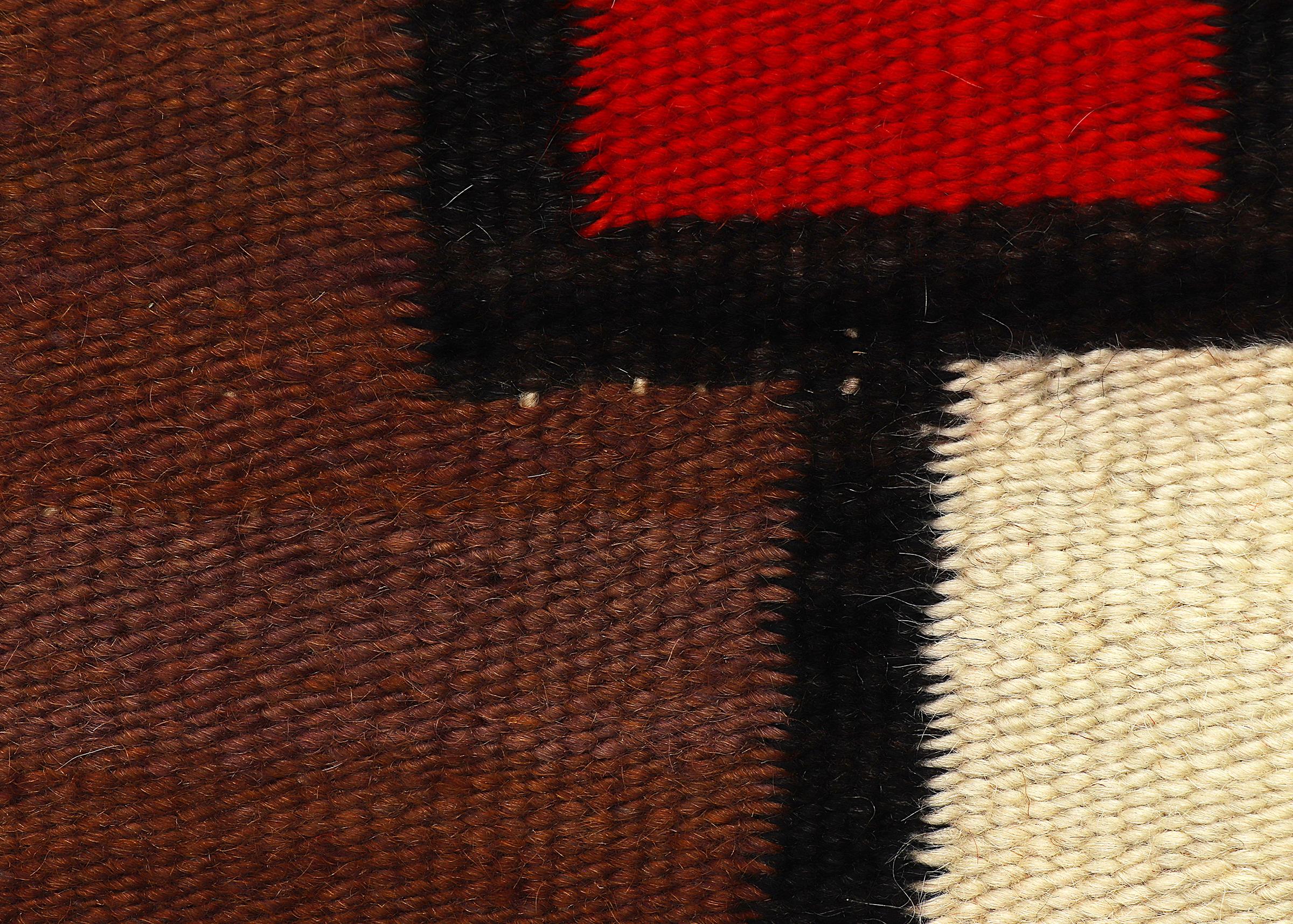1920s Navajo Crystal Trading Post Rug, Handwoven Wool, Natural & Aniline Dyes For Sale 1