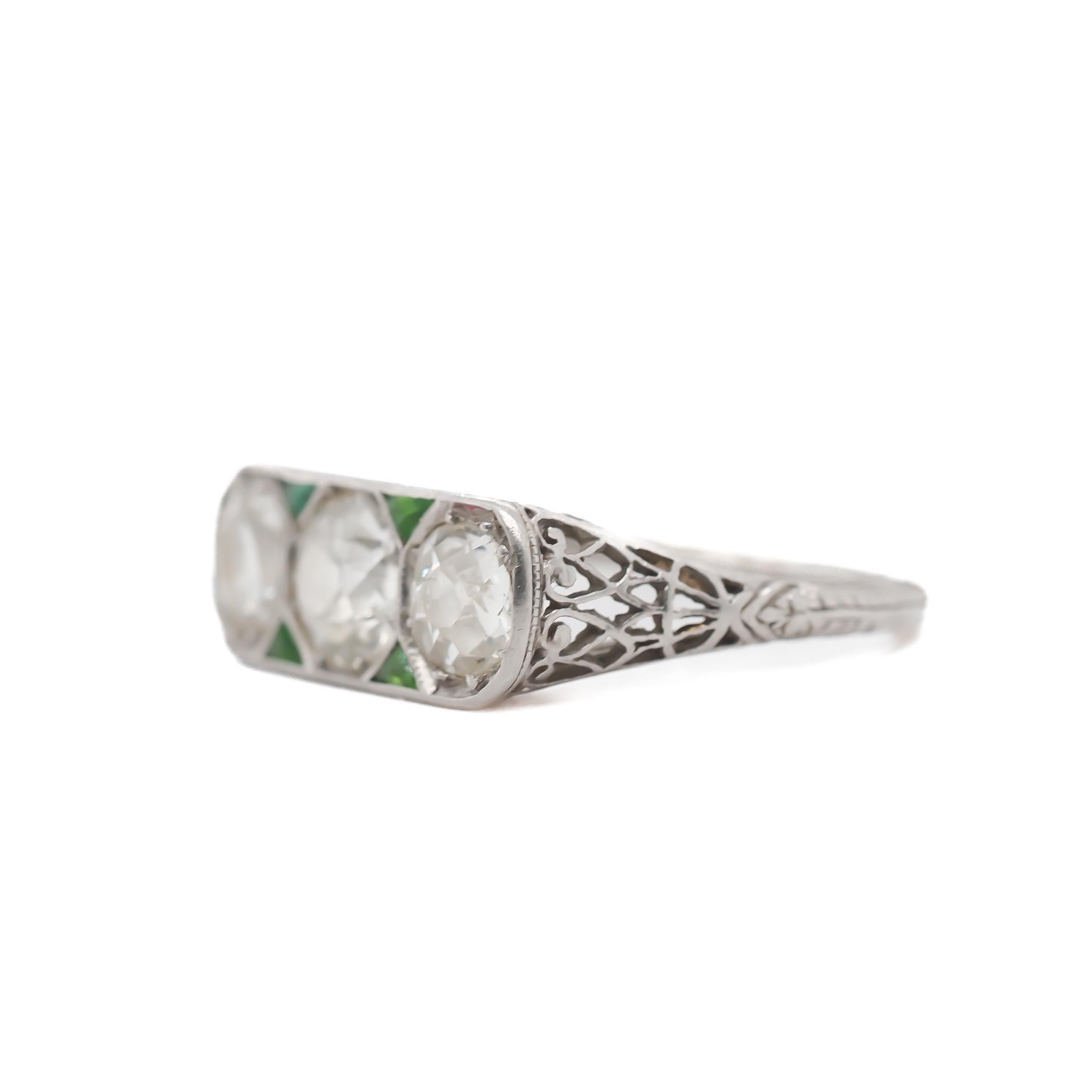 Circa 1920 Old European 3 Stone Diamond and Emerald Engagement Ring - VEG#16b


Détails de l'article :
Année : années 1920
Taille de l'anneau : 5
Type de métal : Platine [poinçonné et testé].
Poids : 3,2 grammes

Détails du diamant central :

Poids
