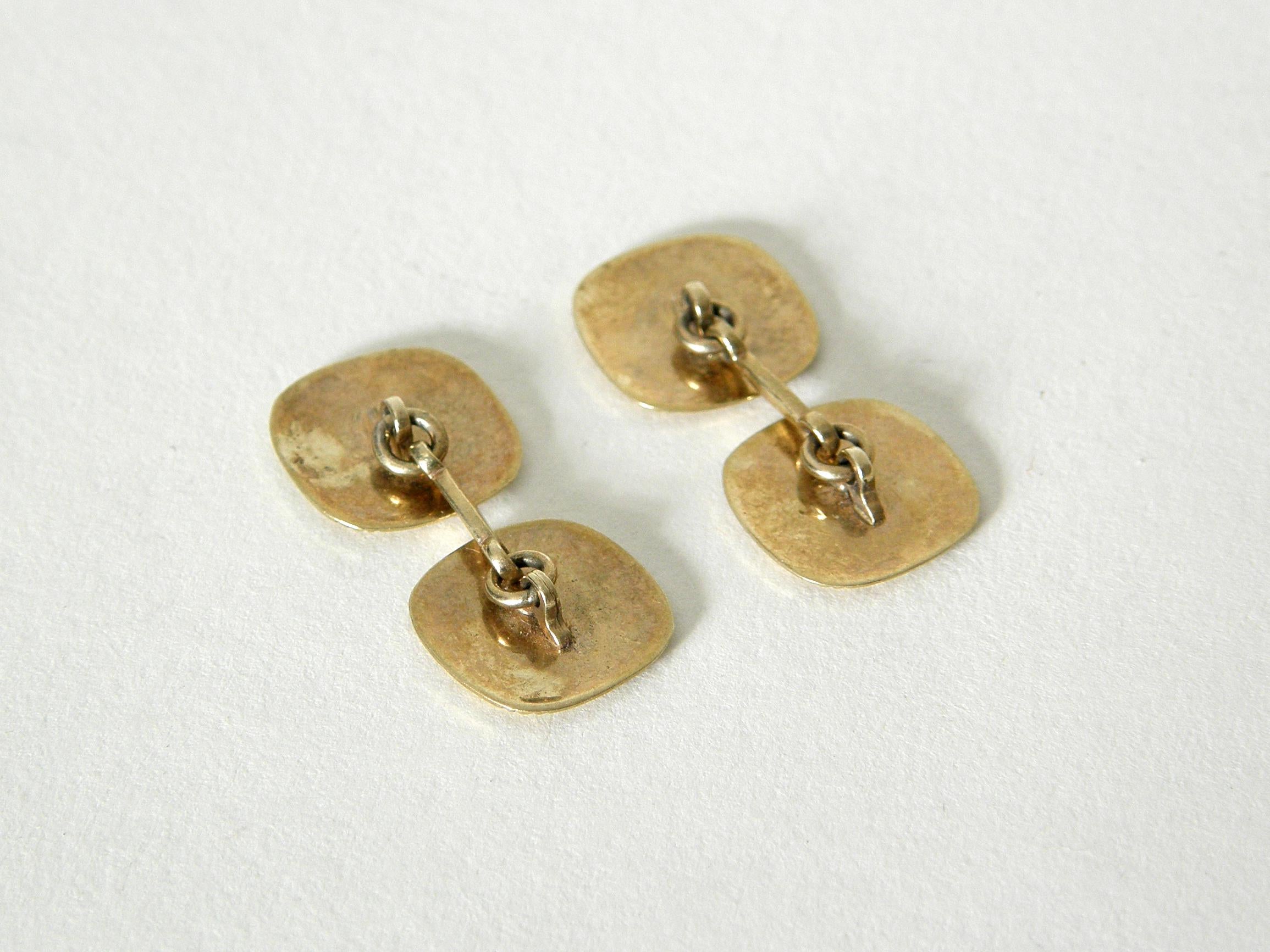 Art Deco Circa 1920s or 1930s 10K Gold Chain Link Cufflinks with Double Enameled Faces For Sale
