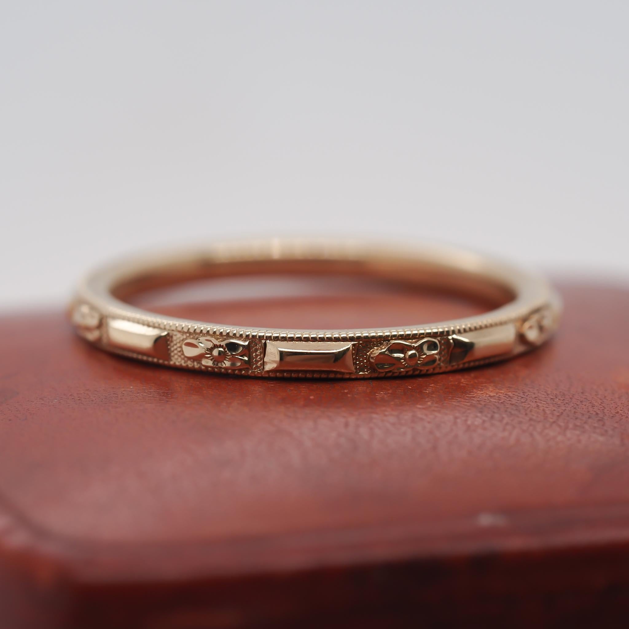 Circa 1920s “Orange Blossom” 14K Yellow Gold Wedding Band Size 6 In Good Condition In Hicksville, NY