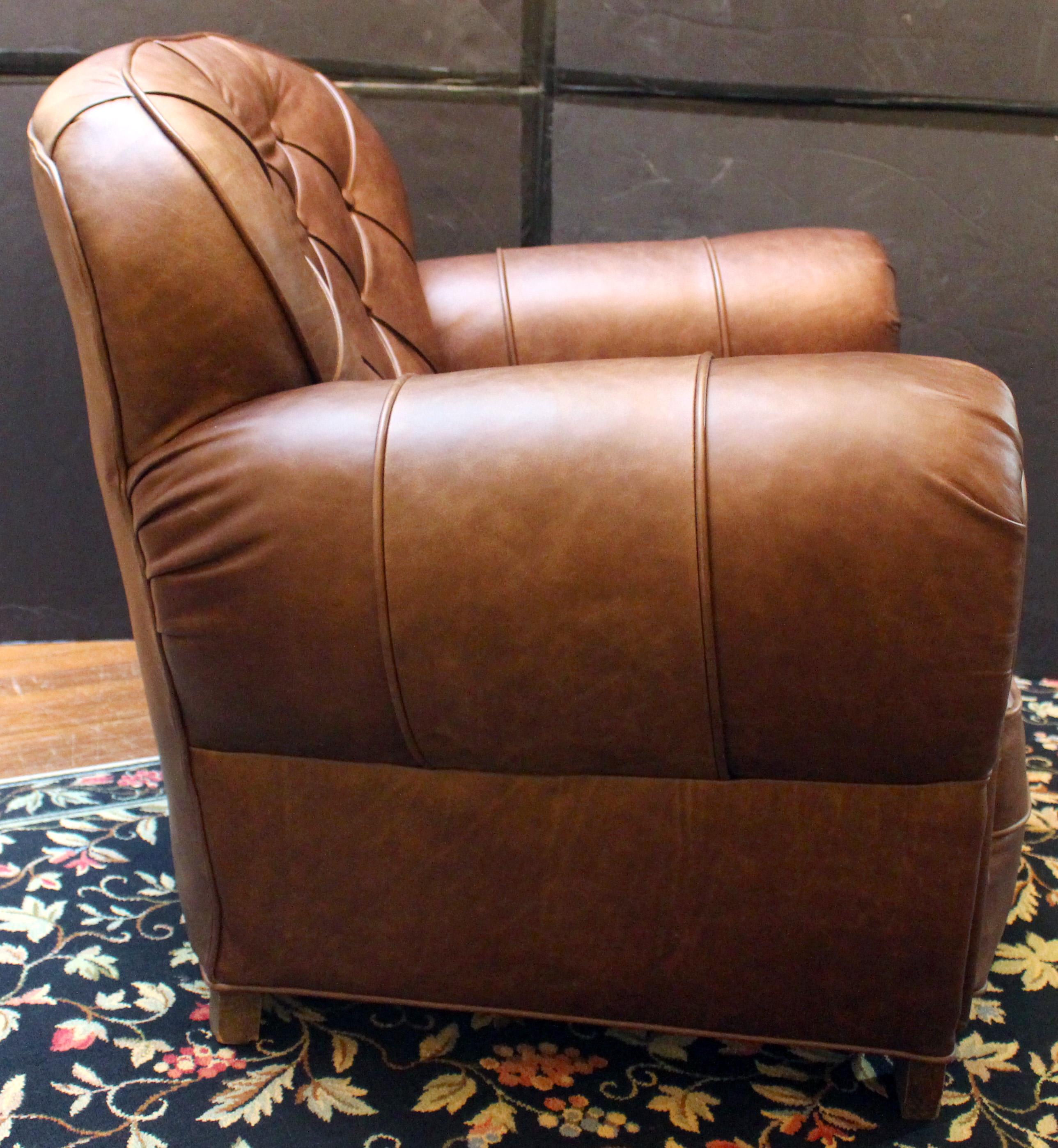 Début du 20ème siècle Paire de fauteuils club Art déco anglais datant des années 1920 en vente