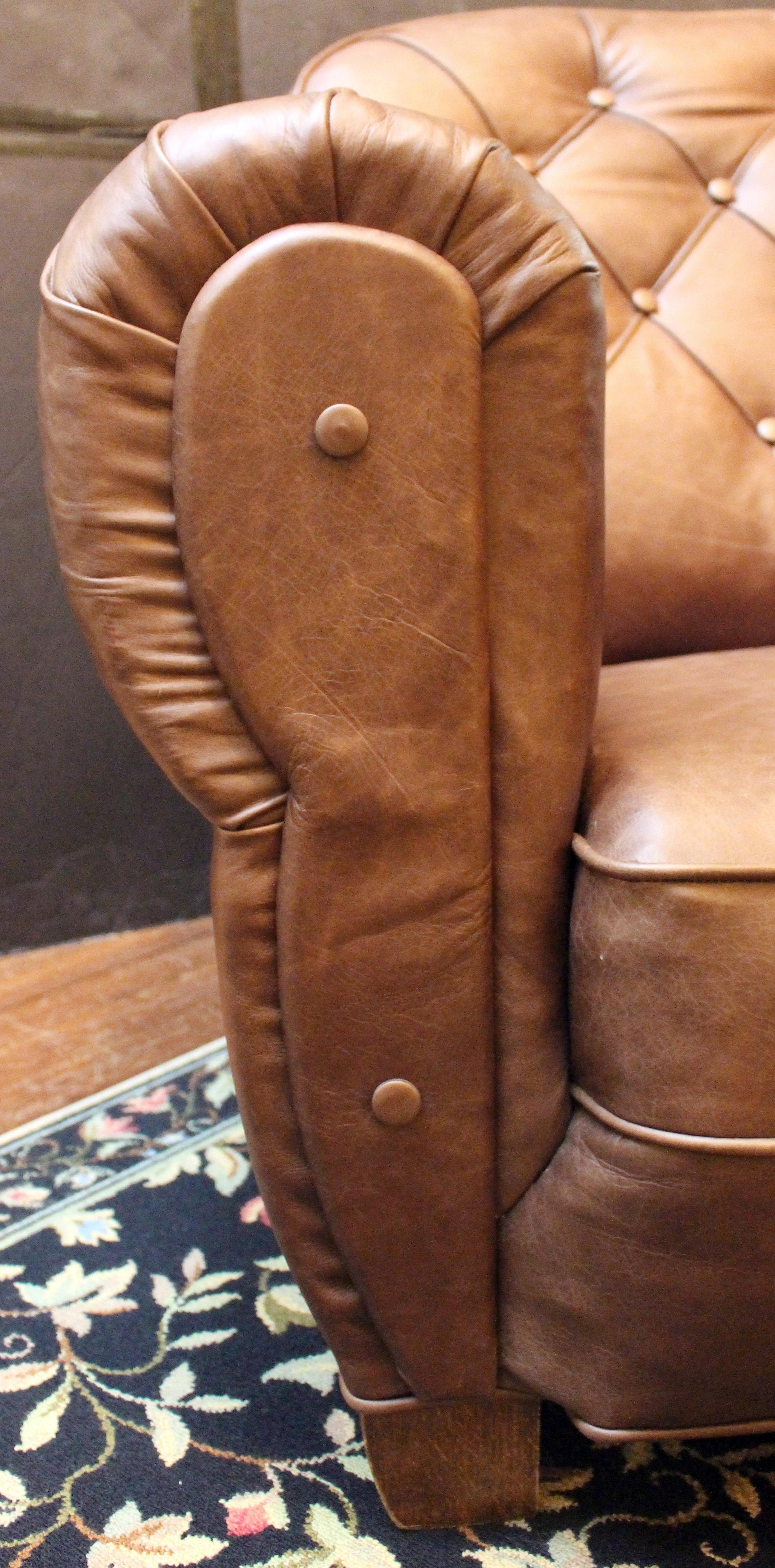 Cuir Paire de fauteuils club Art déco anglais datant des années 1920 en vente