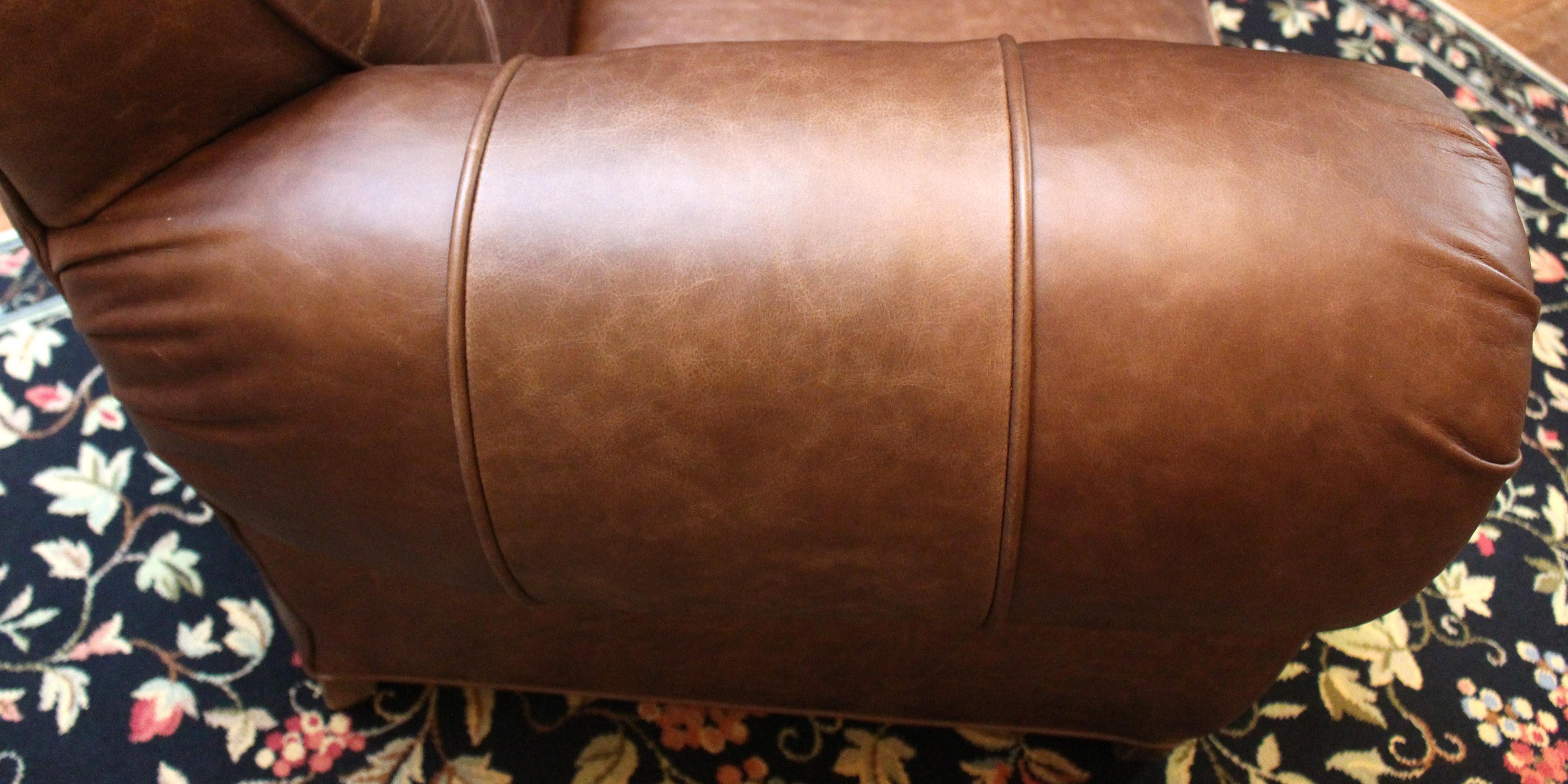 Paire de fauteuils club Art déco anglais datant des années 1920 en vente 3