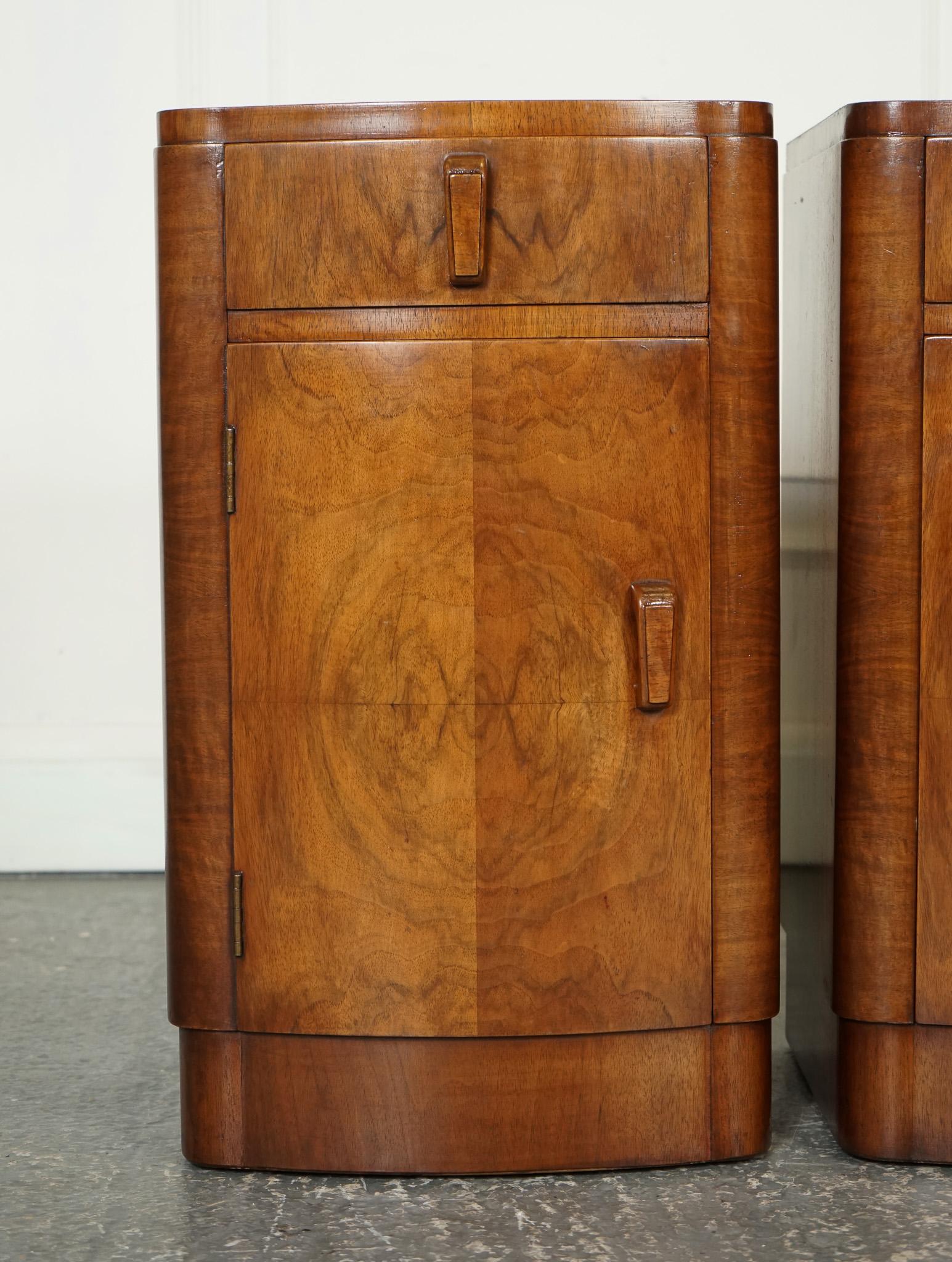 DÉCADA DE 1920 PAR DE CAMAS DE MADERA ART DECO Mesas de noche en Bueno Estado en Pulborough, GB