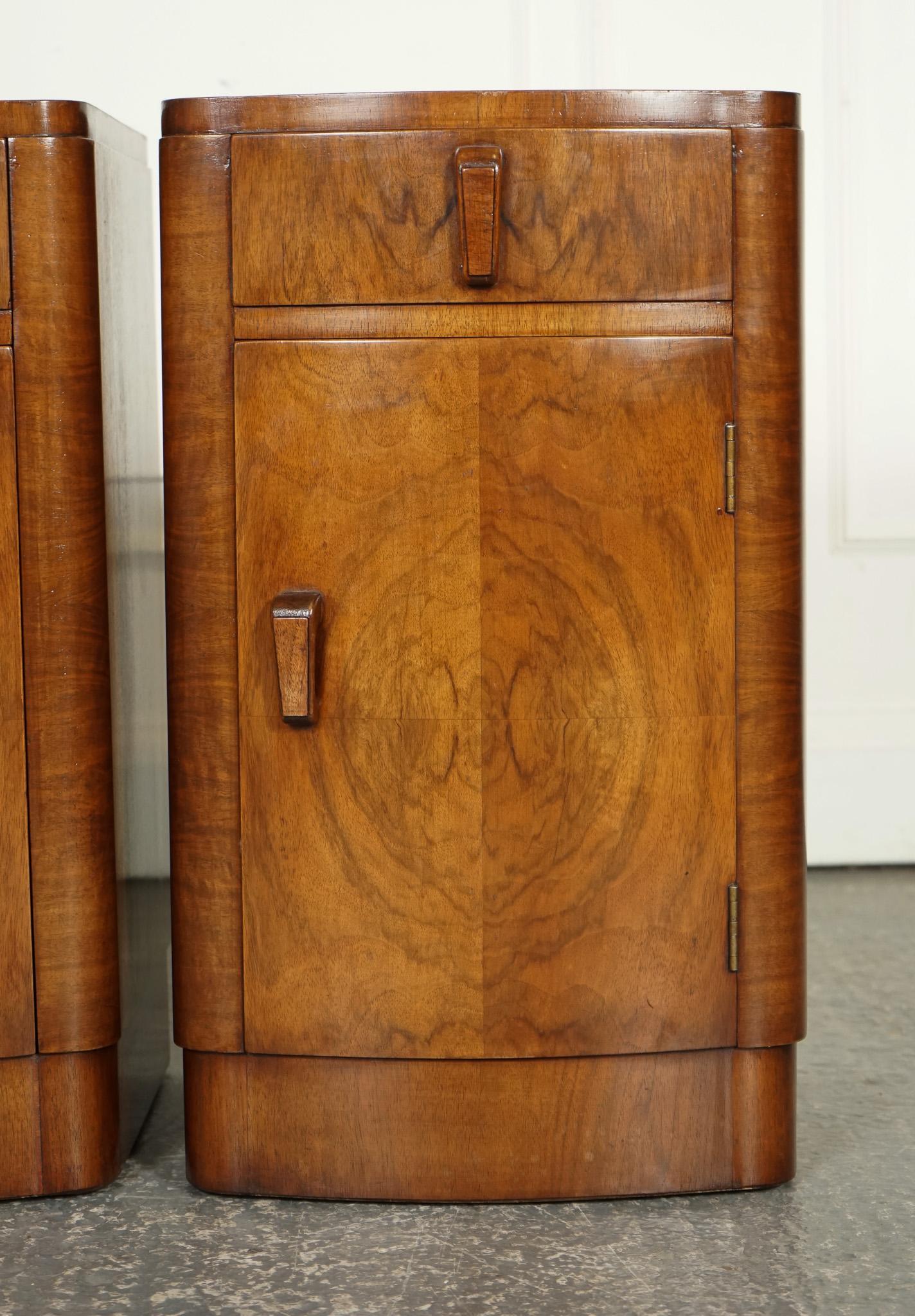 DÉCADA DE 1920 PAR DE CAMAS DE MADERA ART DECO Mesas de noche siglo XX