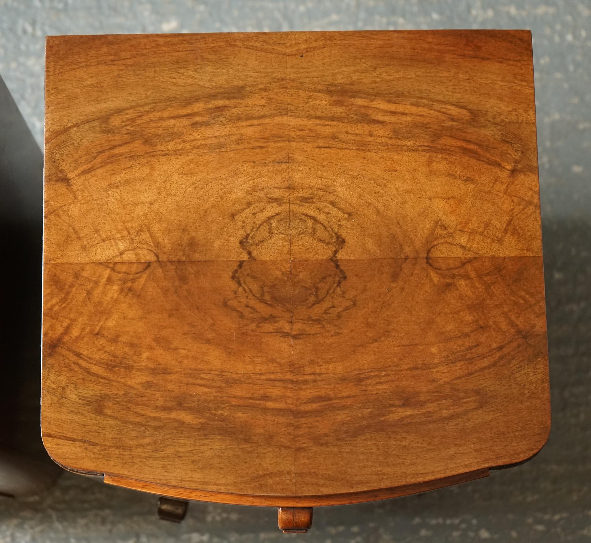 DÉCADA DE 1920 PAR DE CAMAS DE MADERA ART DECO Mesas de noche 1