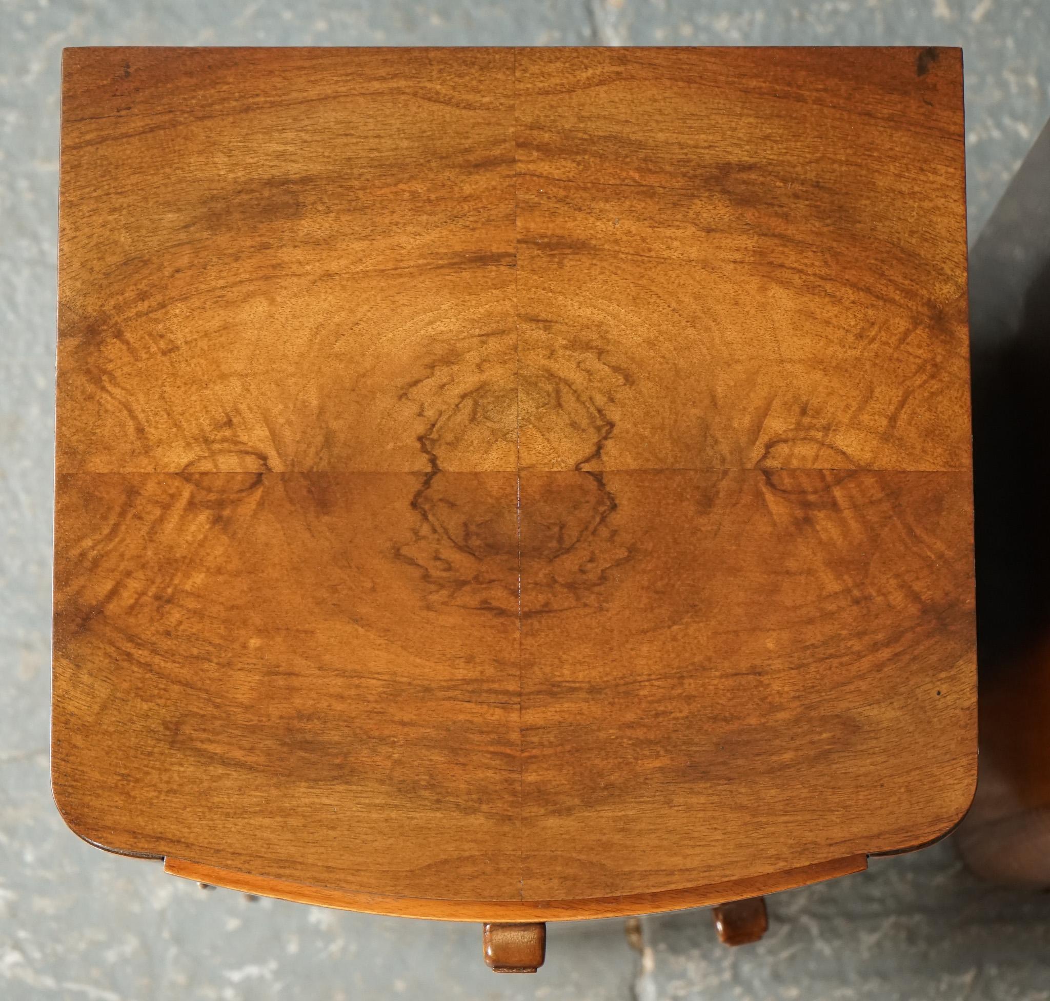 DÉCADA DE 1920 PAR DE CAMAS DE MADERA ART DECO Mesas de noche 2