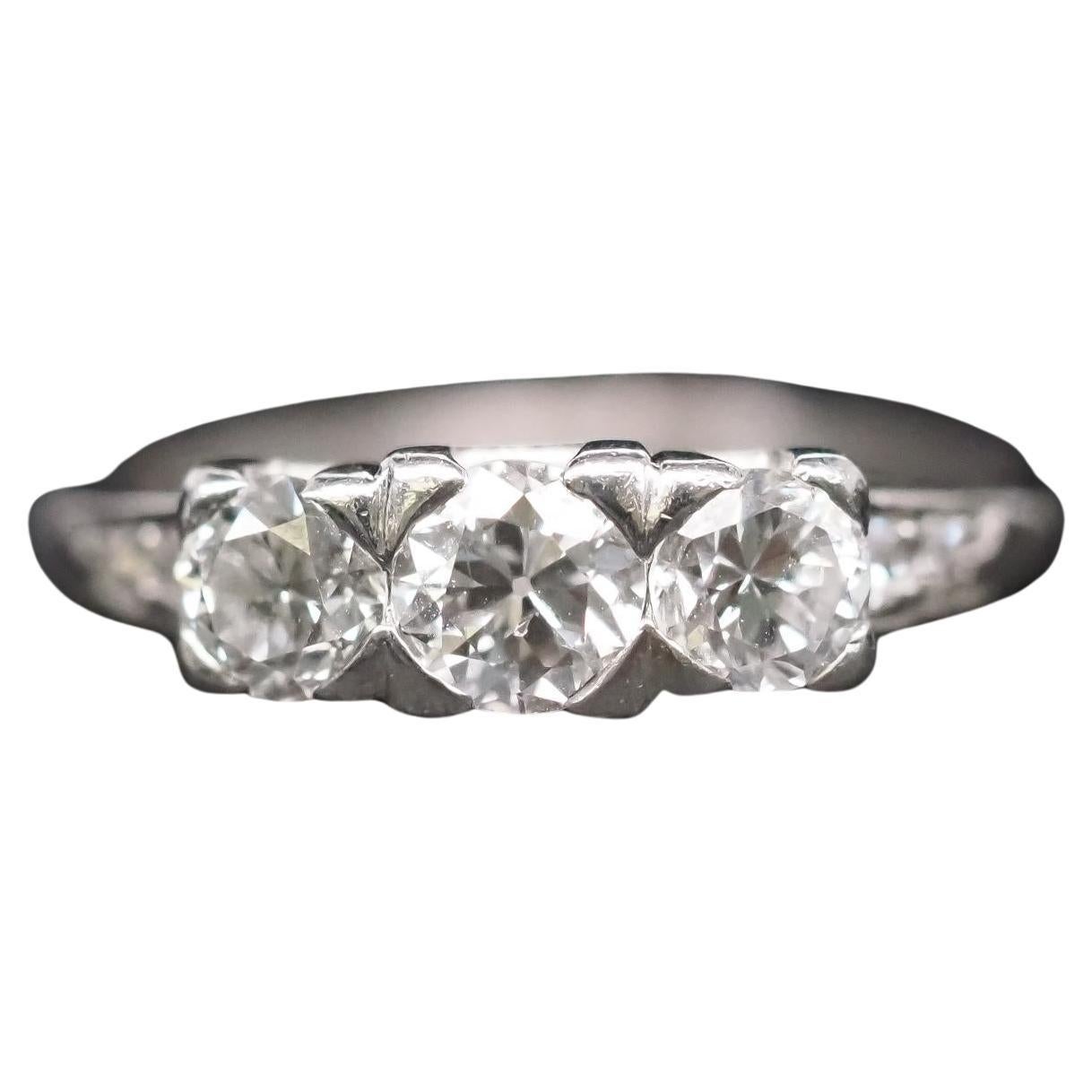 Circa 1920er Jahre Platin 1,00 Karat alter europäischer Diamant 3 Stein Ring