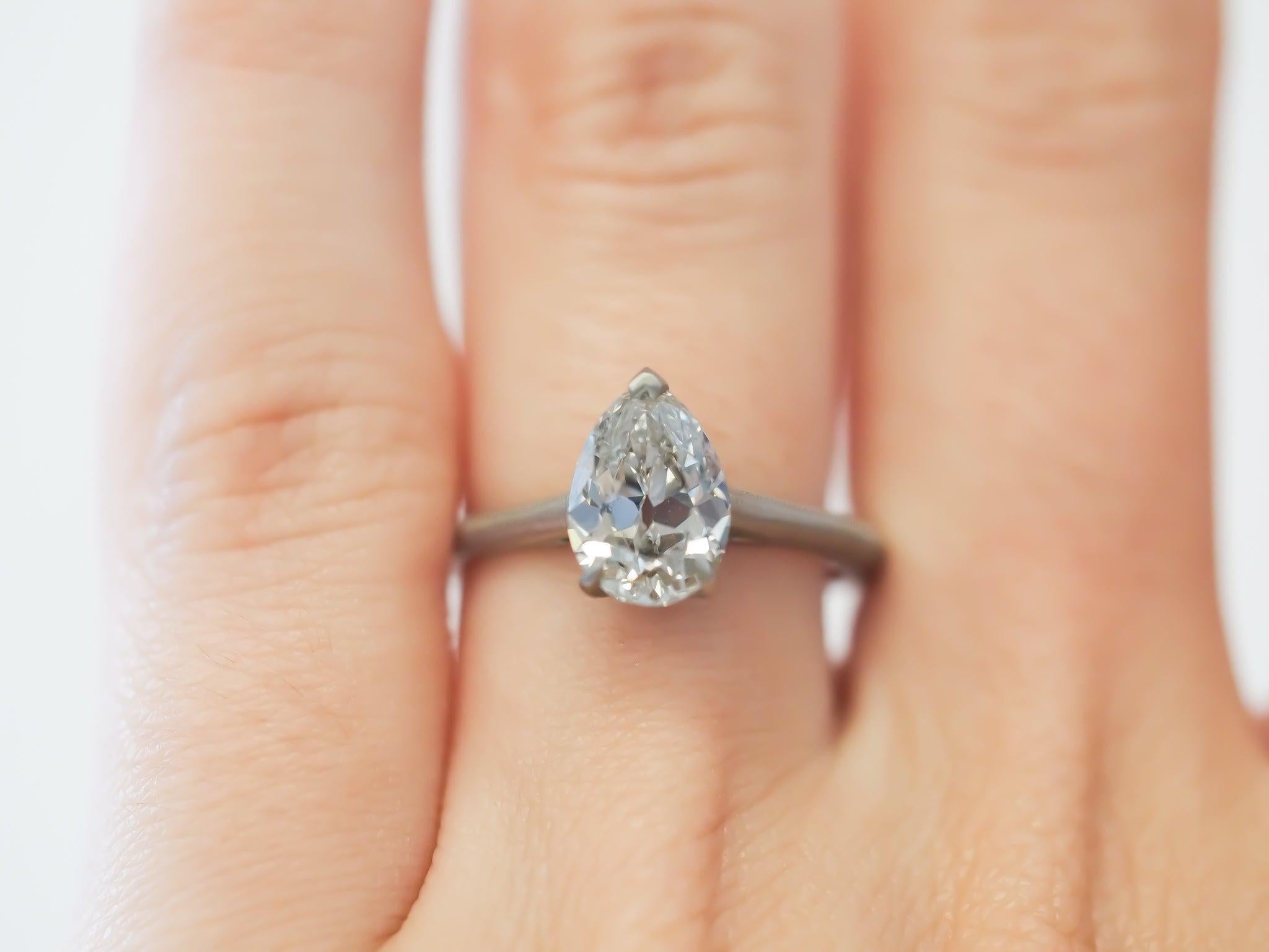 Circa 1920s Platinum 1.73ct Antique Pear Diamond Engagement Ring For Sale 1