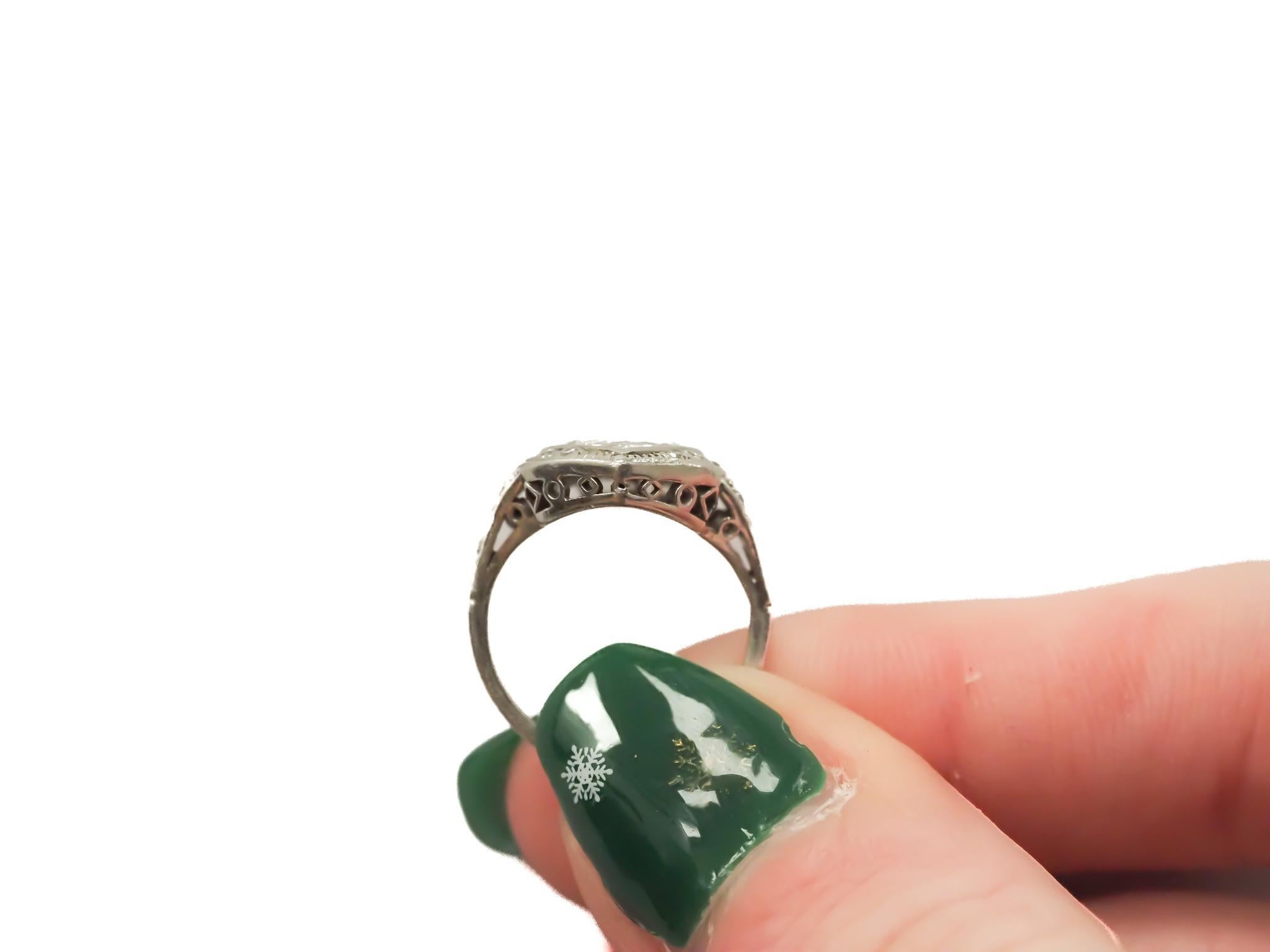 Verlobungsring aus Platin mit antikem Herzporträt-Diamant, ca. 1920er Jahre im Zustand „Gut“ in Hicksville, NY