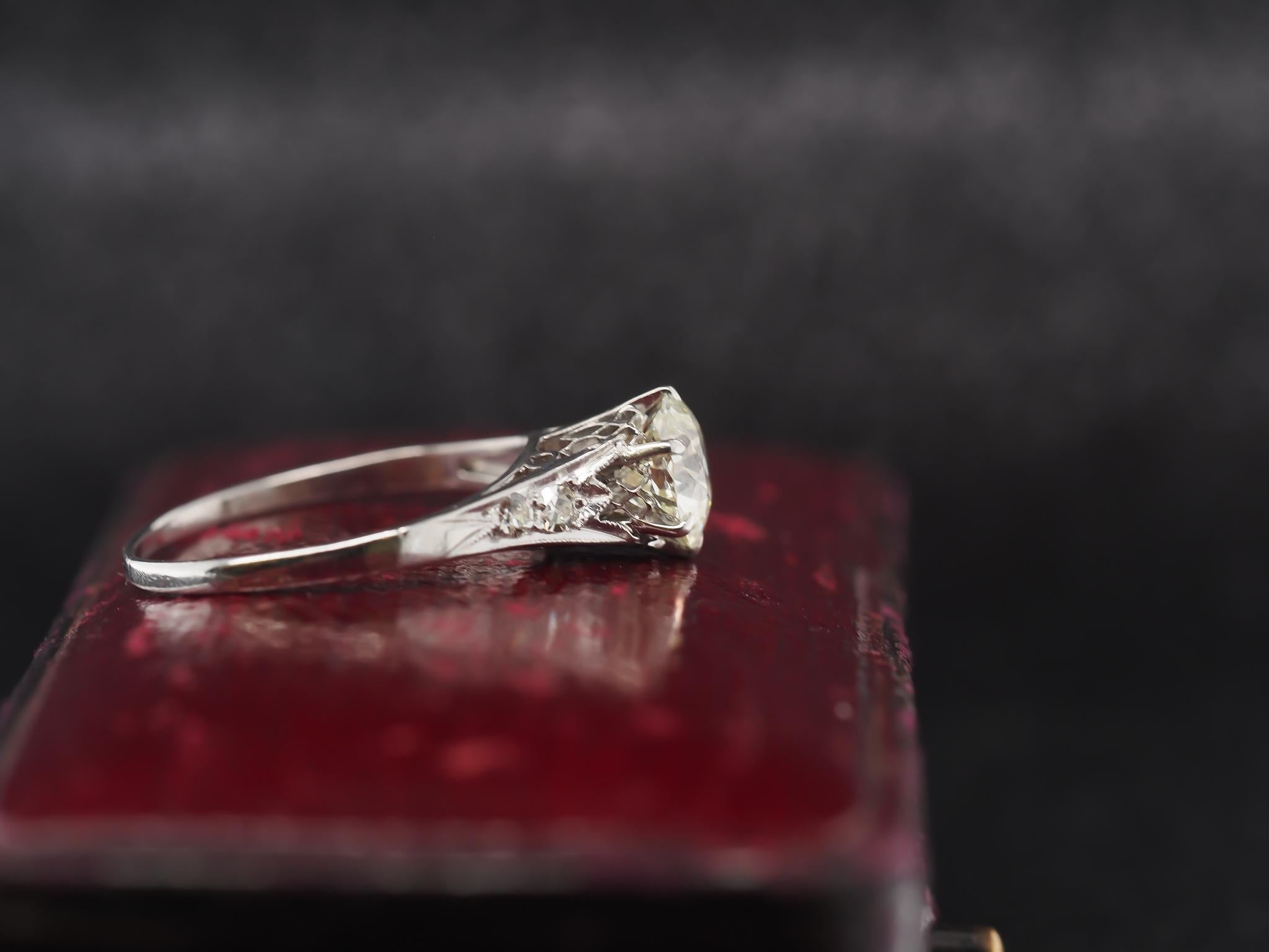 Circa 1920s Platinum Art Deco 1.06ct Old European Engagement Ring For Sale 1