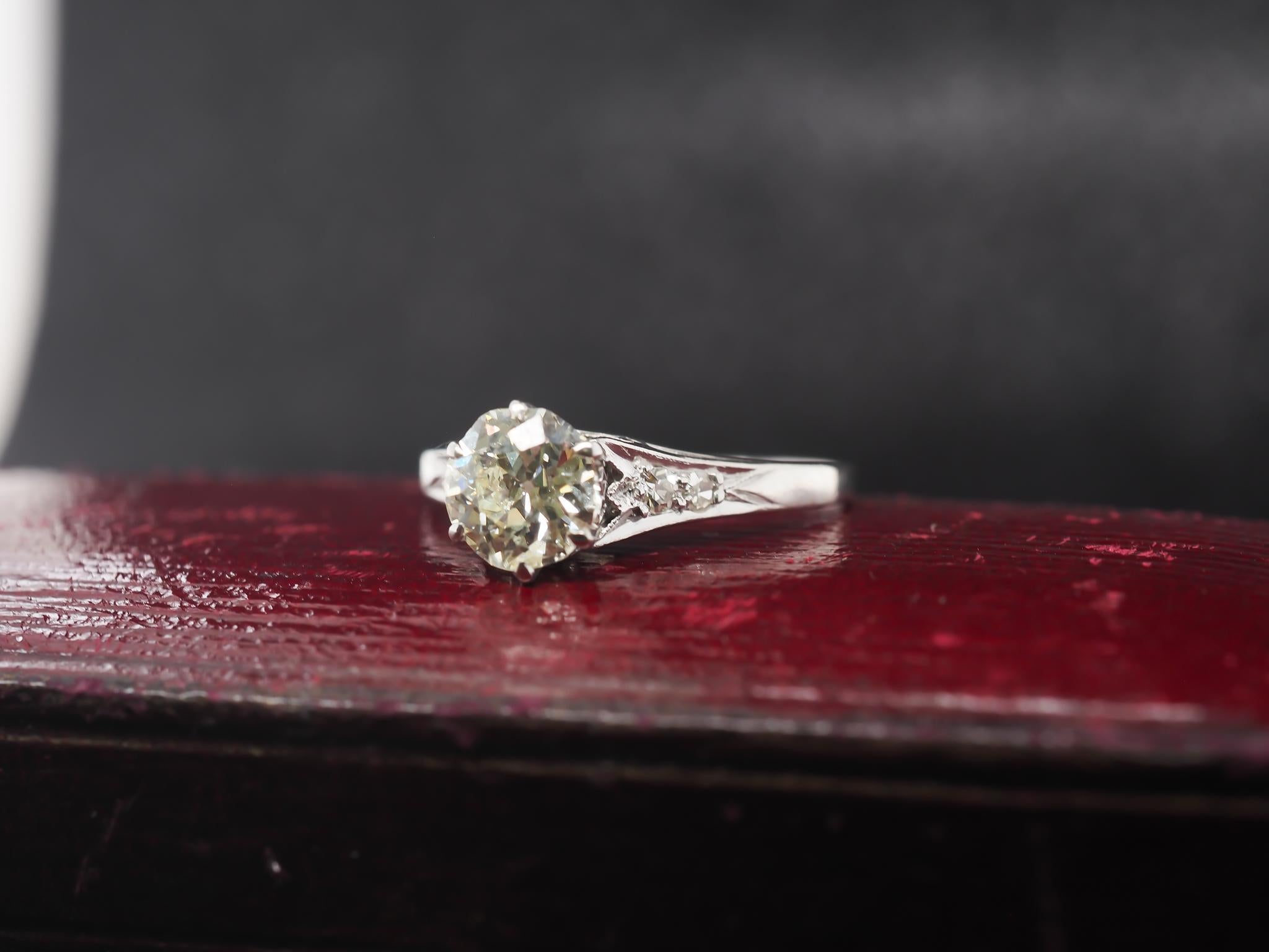 Circa 1920s Platinum Art Deco 1.06ct Old European Engagement Ring For Sale 3