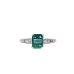 Bague de fiançailles Art déco des années 1920 en platine, émeraude et diamants