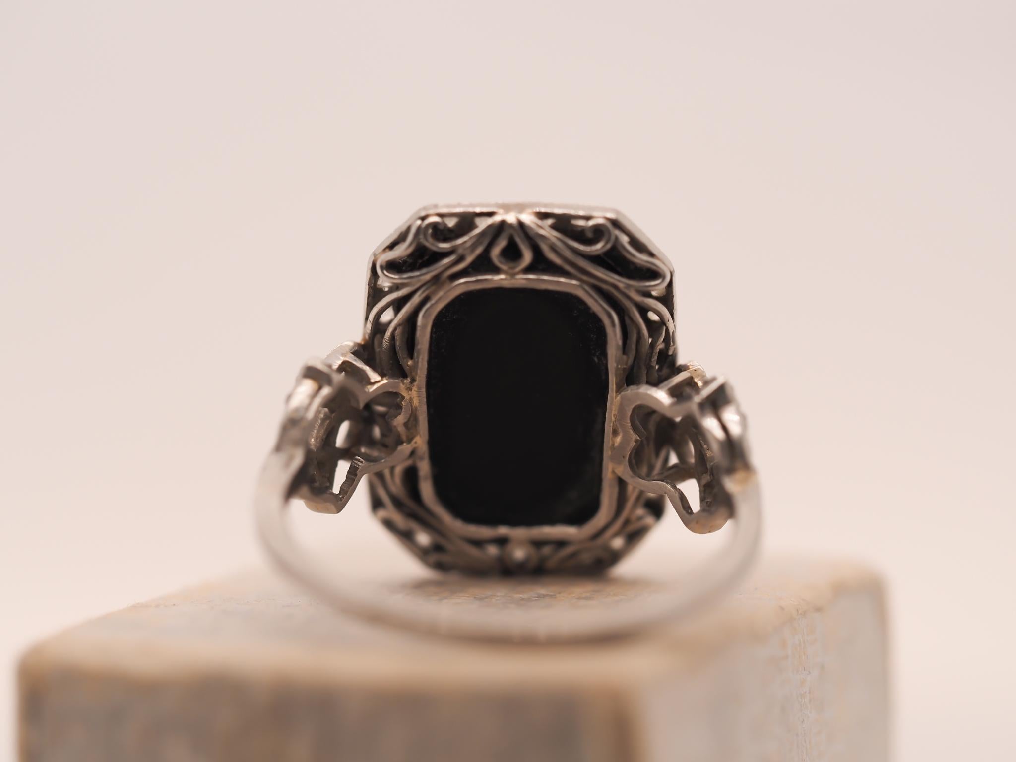 Platin Art Deco Filigraner Diamant und Onyx Porträtring, ca. 1920er Jahre (Art déco)