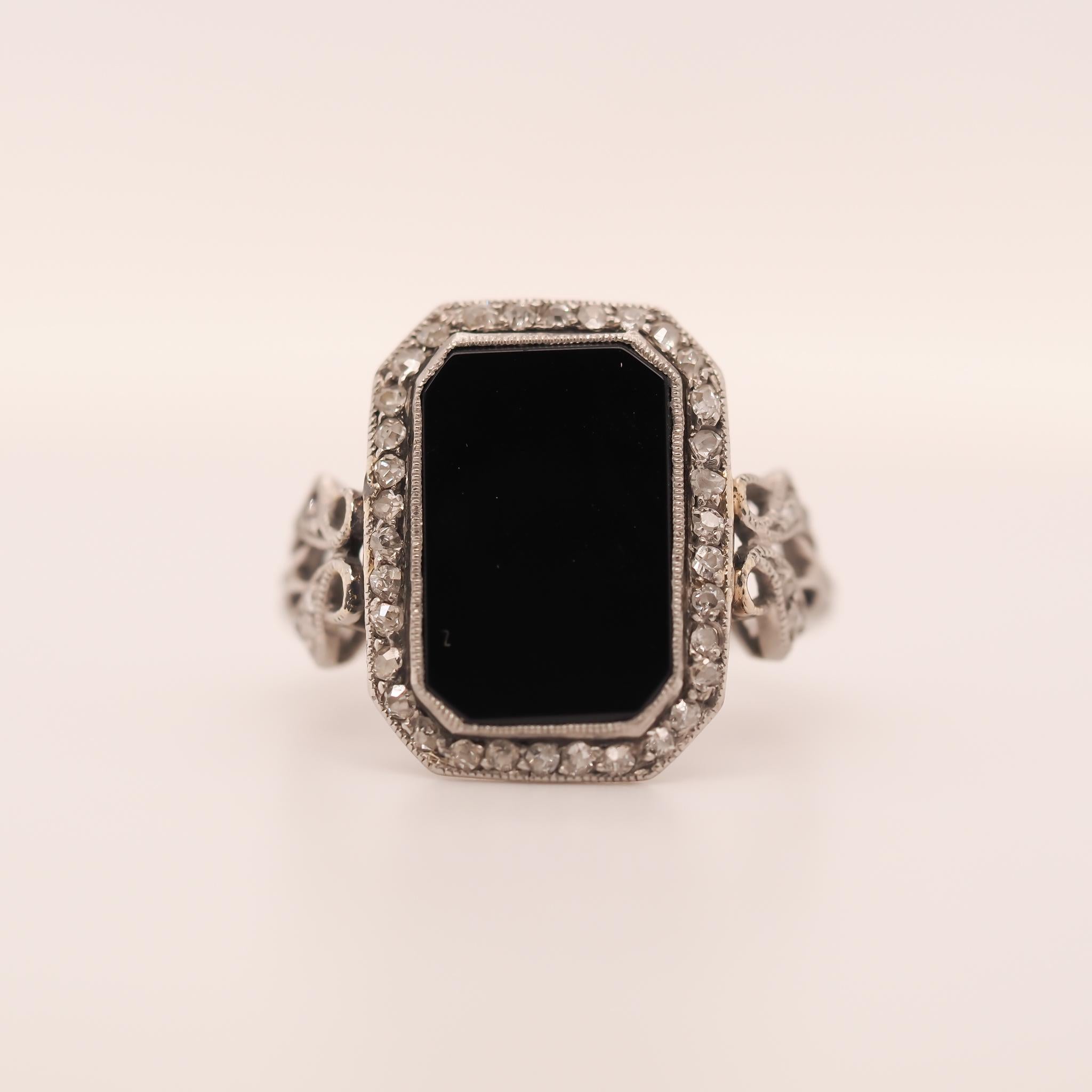 Platin Art Deco Filigraner Diamant und Onyx Porträtring, ca. 1920er Jahre für Damen oder Herren