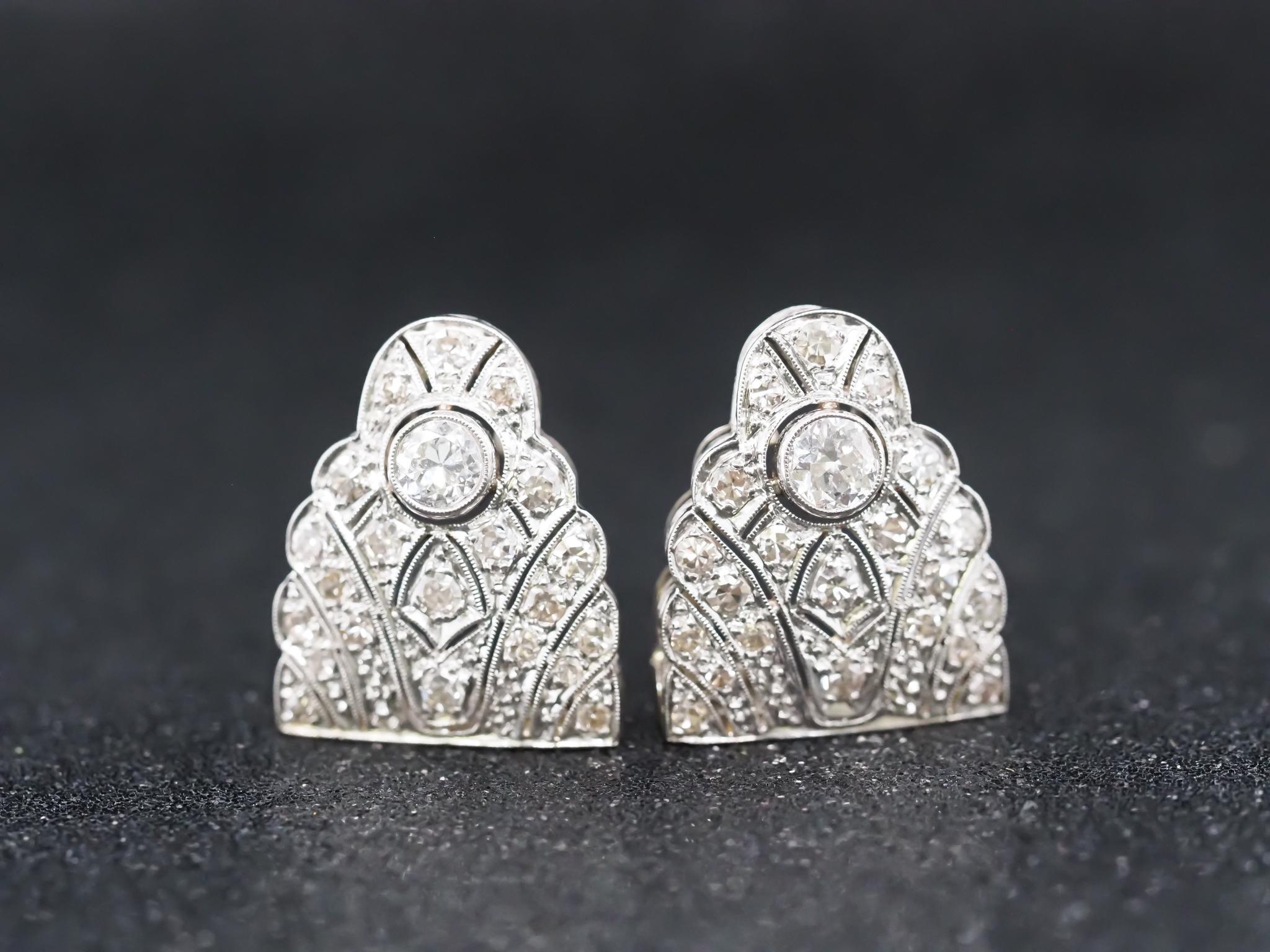Circa 1920s Platinum Art Deco Old European DIamond Double Clip Brooch 2