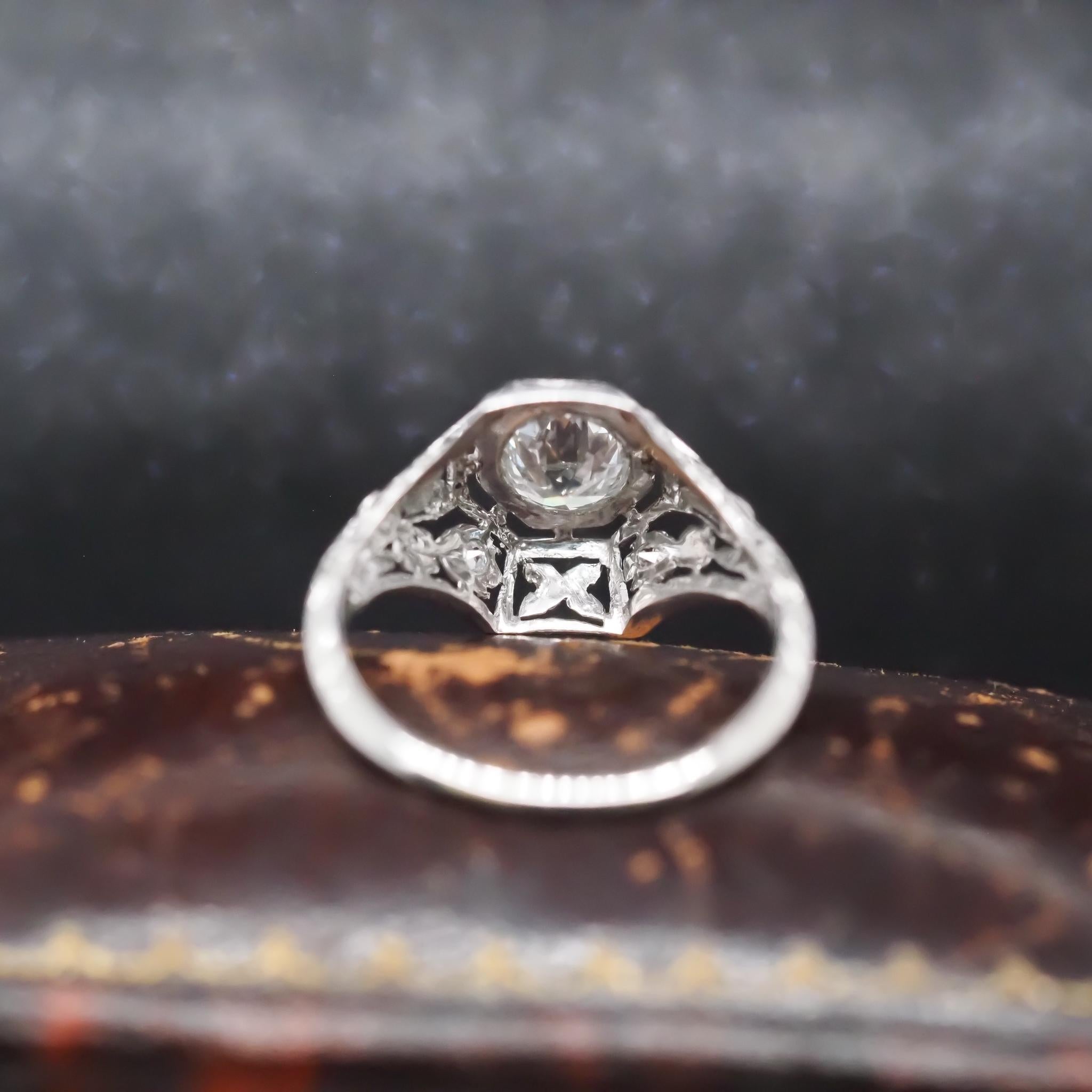 Verlobungsring aus Platin, filigran, .50 Karat alter europäischer Diamant, ca. 1920er Jahre im Zustand „Gut“ im Angebot in Hicksville, NY