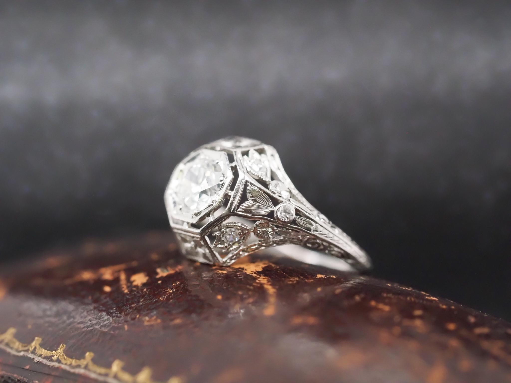 Verlobungsring aus Platin, filigran, .50 Karat alter europäischer Diamant, ca. 1920er Jahre Damen im Angebot