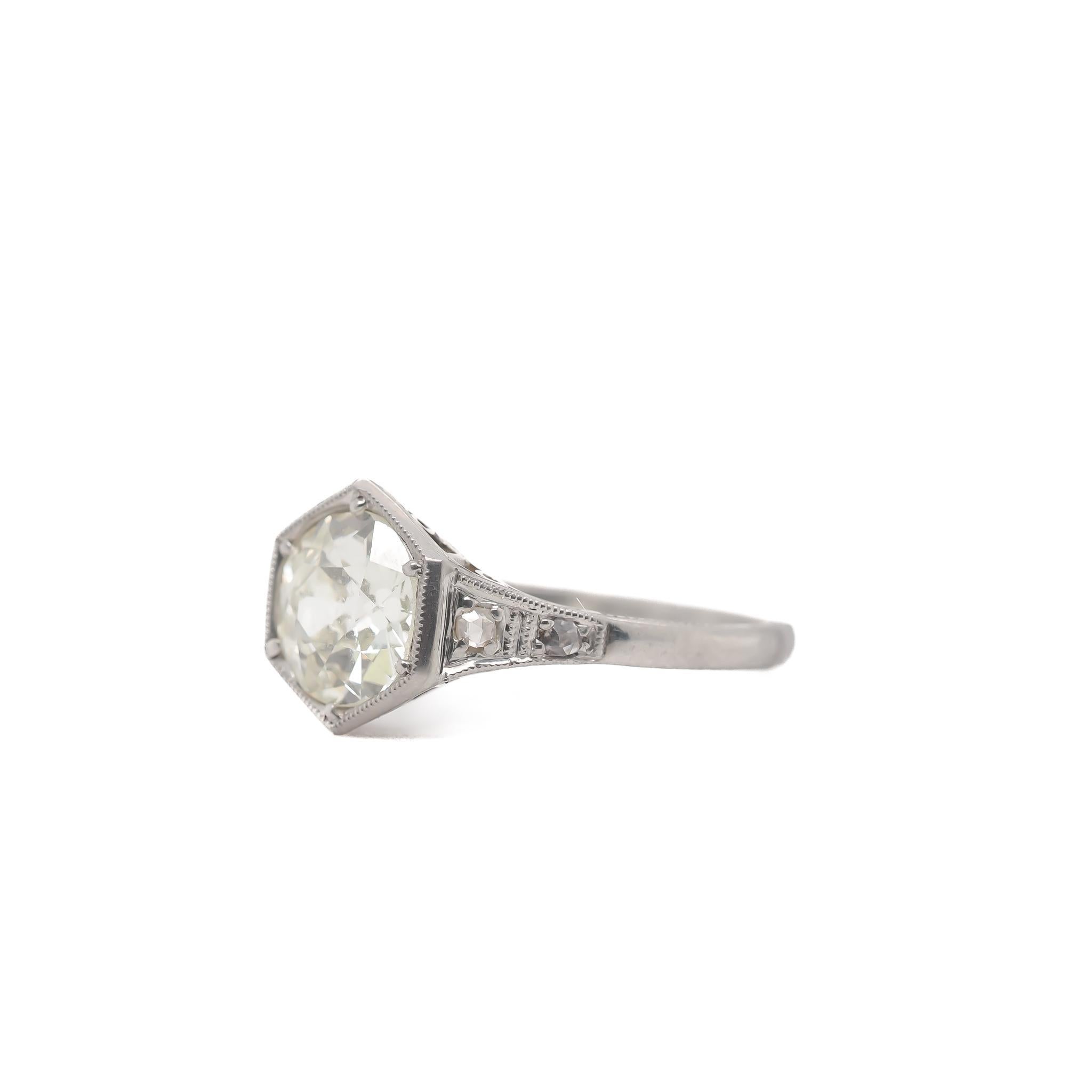 Jahr: 1920er Jahre

Artikel-Details:
Ringgröße: 6
Metall-Typ: Platin [gepunzt und geprüft]
Gewicht: 3,2 Gramm

Zentrum Diamant Details:

GIA Bericht#:1232441319
Gewicht: 1,32ct Gesamtgewicht
Schliff: Alter europäischer Brillant
Farbe: OP, Weißes