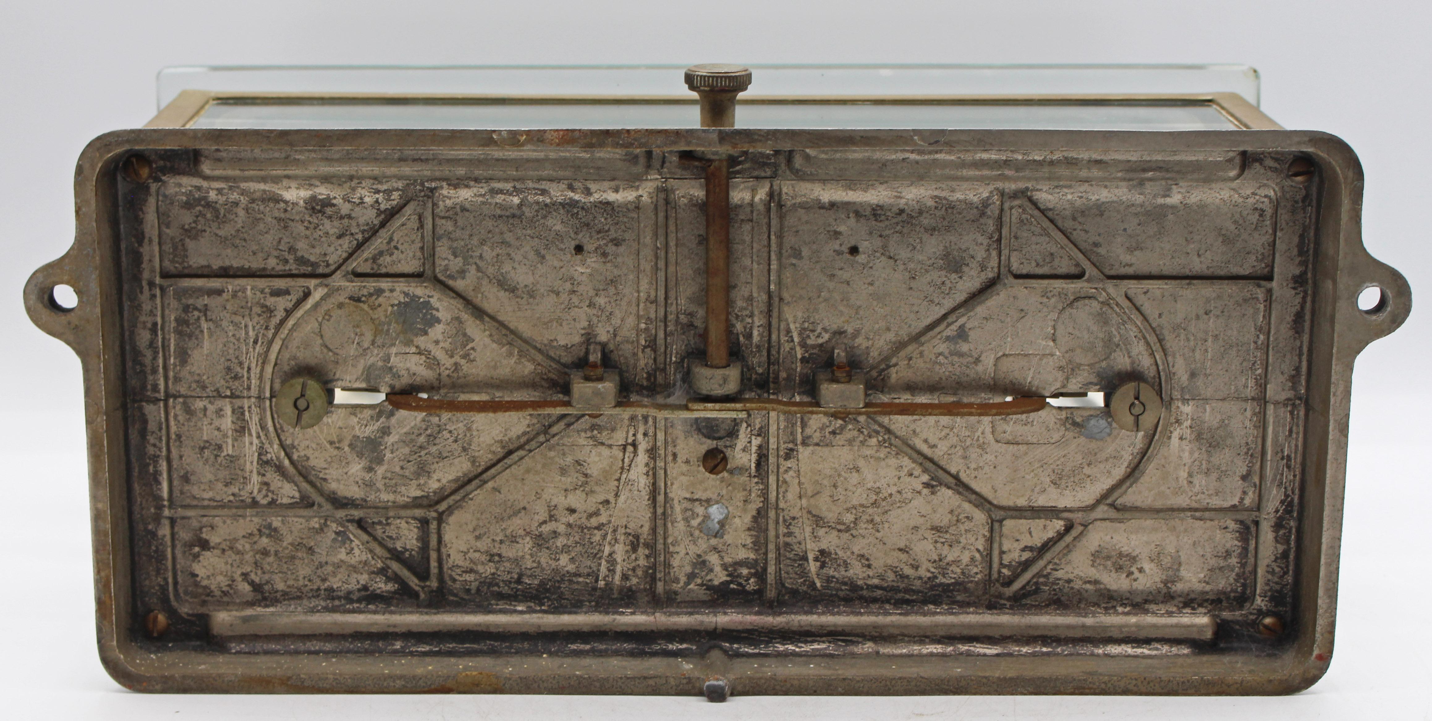 20ième siècle Balance de classe A de la société Torsion Balance Co, New York, datant de 1920. en vente