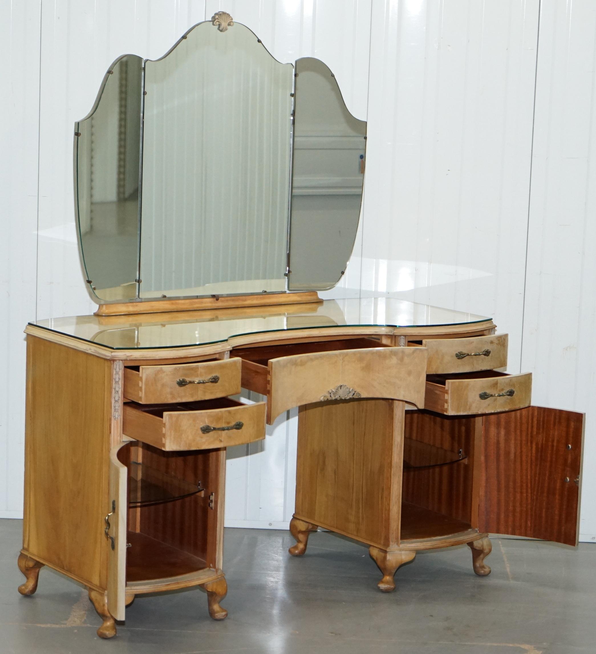 Walnut Kidney Dressing Table & Stool Set with Tri-Folding Mirror, circa 1920s 4