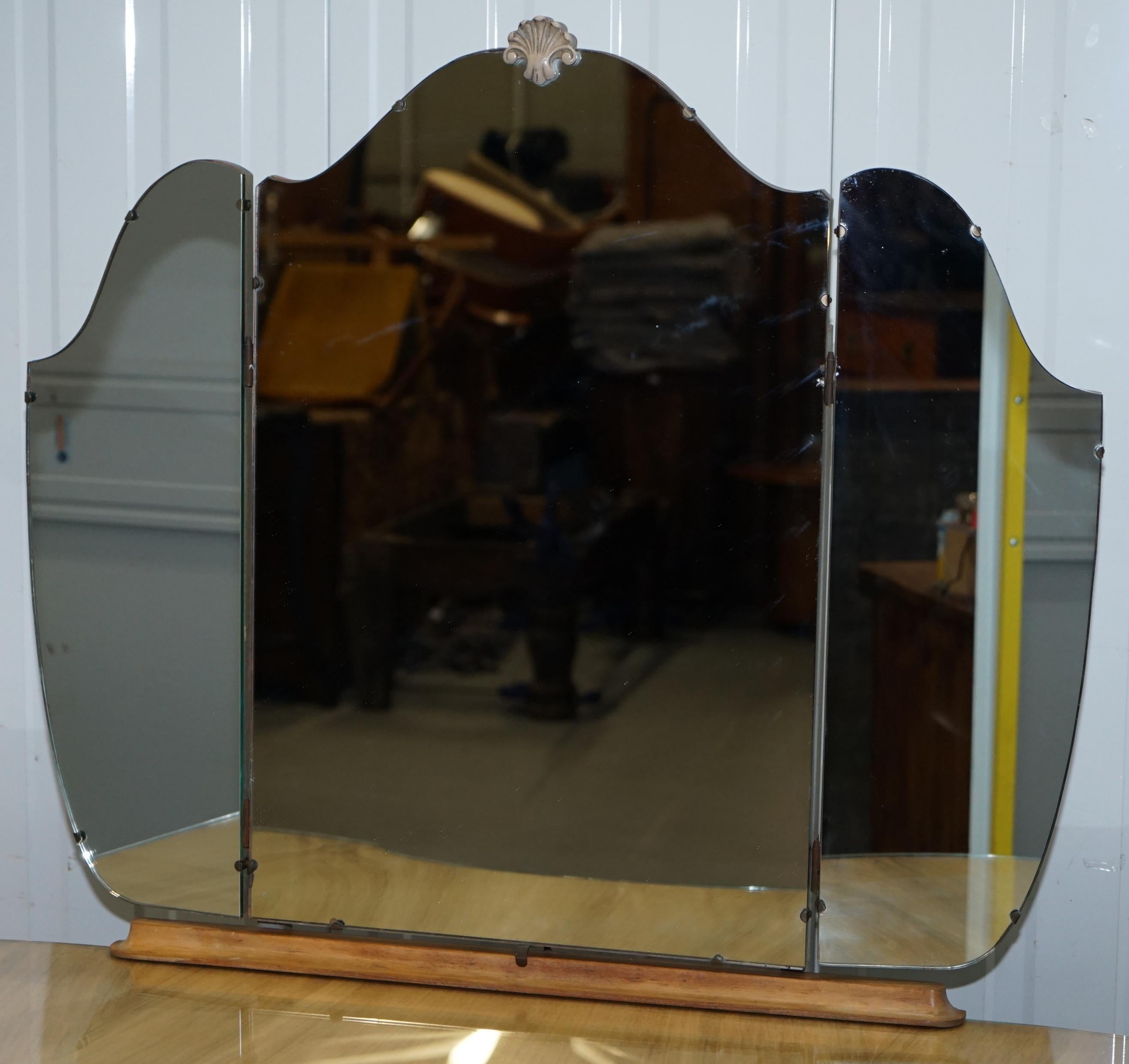 English Walnut Kidney Dressing Table & Stool Set with Tri-Folding Mirror, circa 1920s