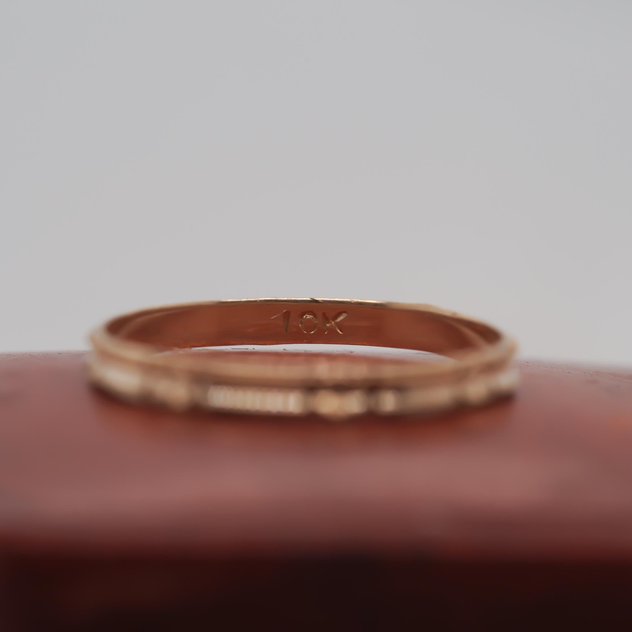 Circa 1920s Yellow Gold Engraved Wedding Band Size 5.5 In Good Condition For Sale In Hicksville, NY