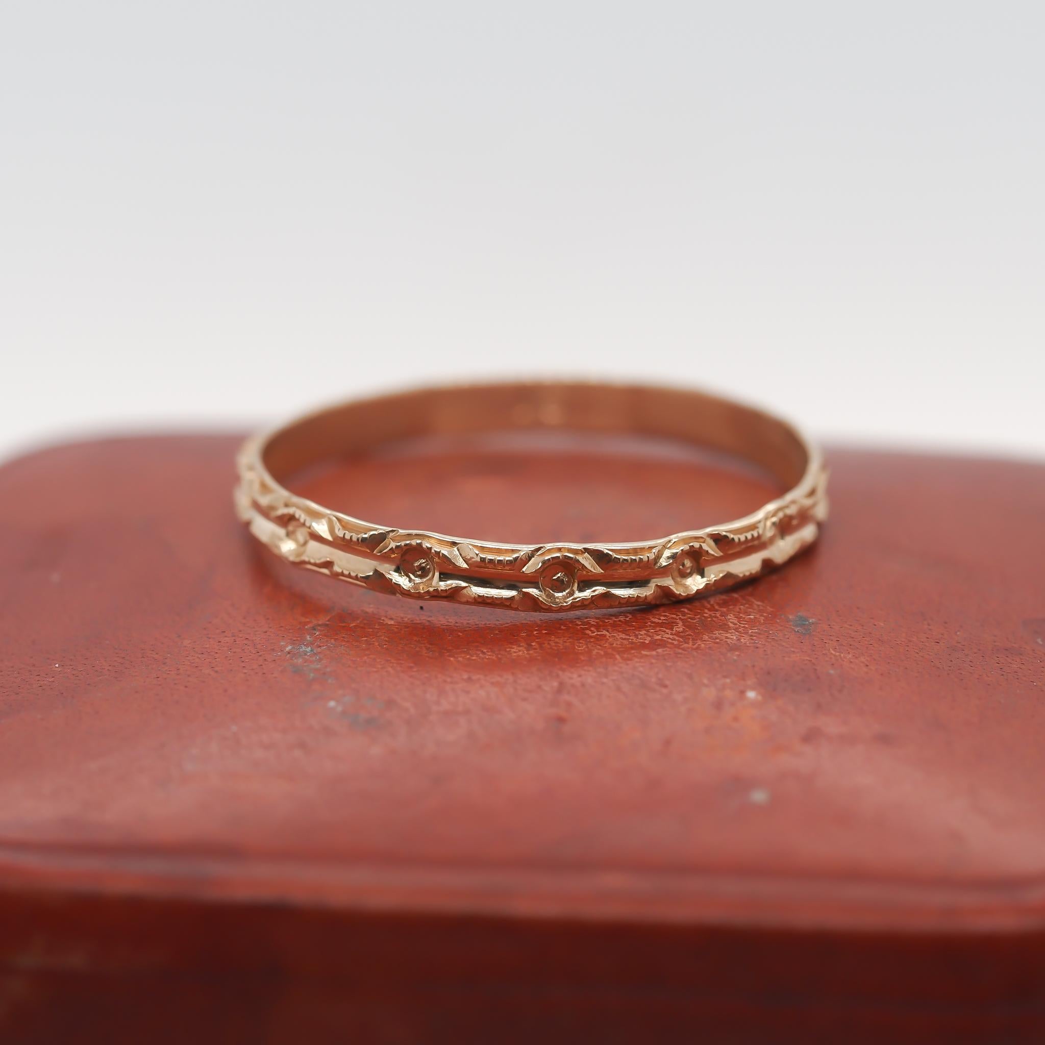 Circa 1920s Yellow Gold Wedding Band In Good Condition For Sale In Hicksville, NY