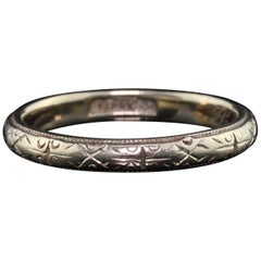 Antique Art Deco 18 Karat White Gold Engraved Wedding Band, circa 1922