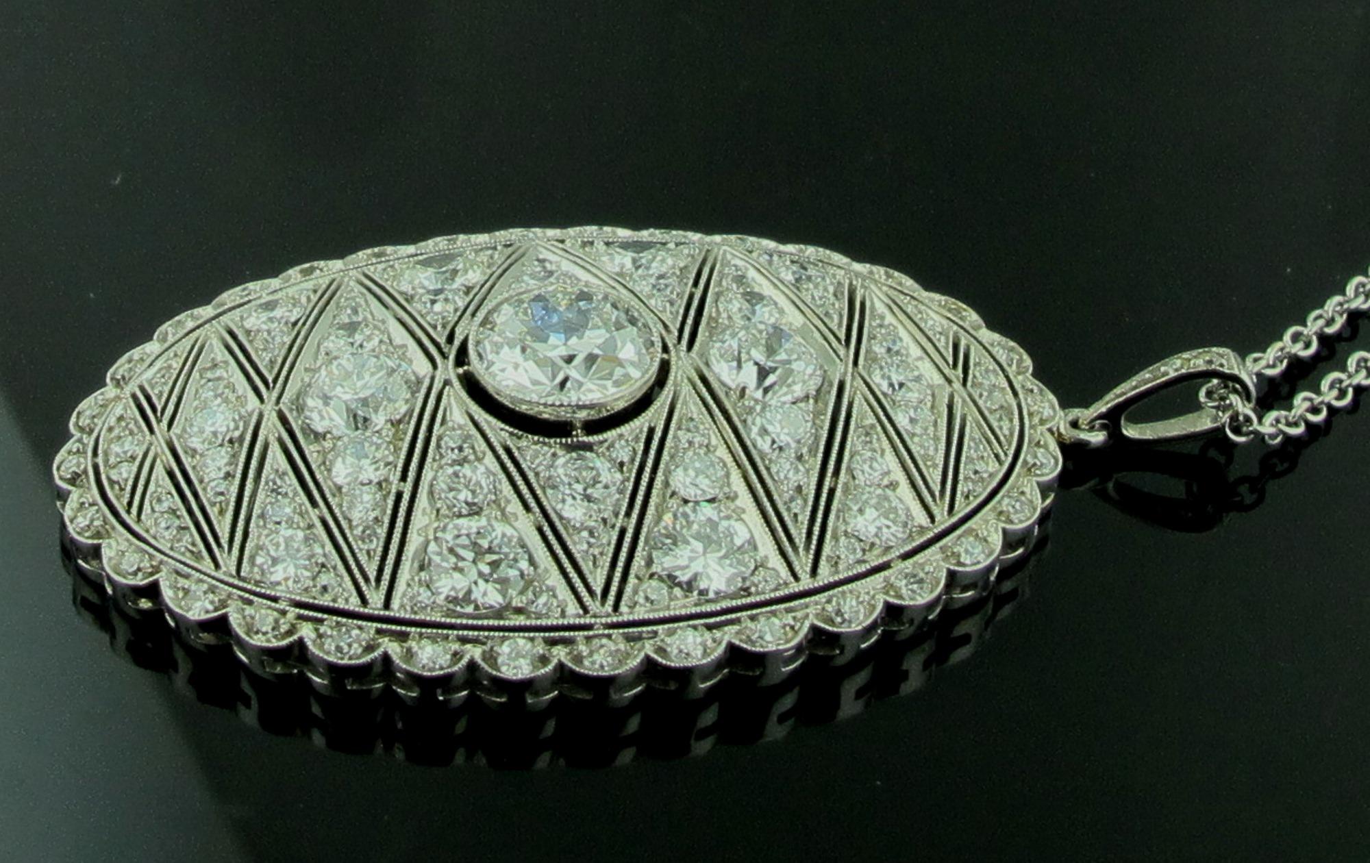 Pendentif Art déco en platine serti de 3,75 carats de diamants, c. 1925 Unisexe en vente