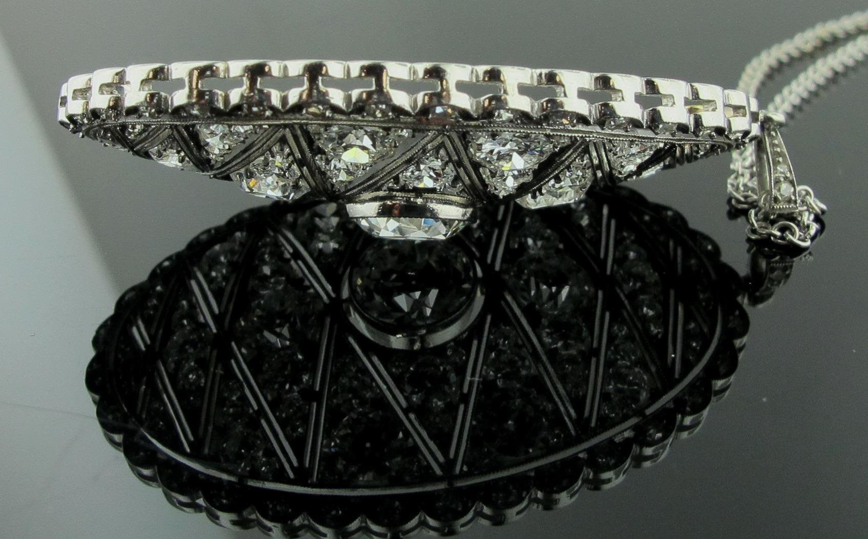 Art Deco Pendant Set in Platinum with 3.75 Carat of Diamonds, circa 1925 For Sale 2