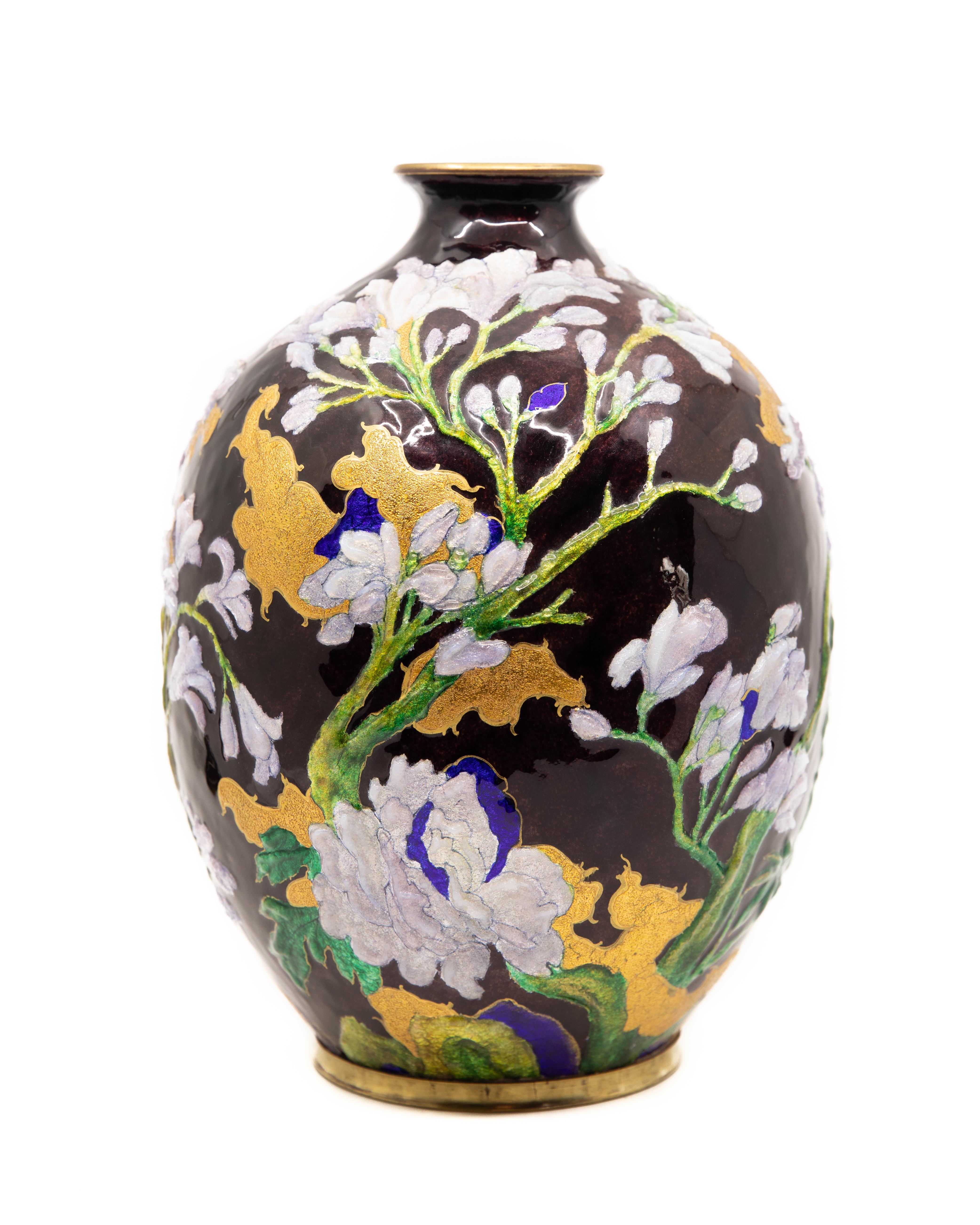 Art nouveau Vase en cuivre tridimensionnel signé Camille Fauré à fond prune circa 1925