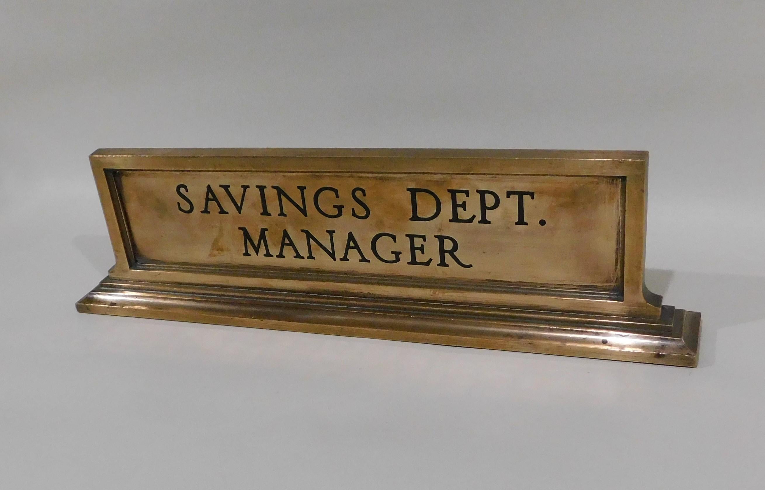 Vintage-Schreibtischschild aus schwerer Bronze mit Namensschildern für den Finanzdienstleister, um 1925 (Kanadisch) im Angebot