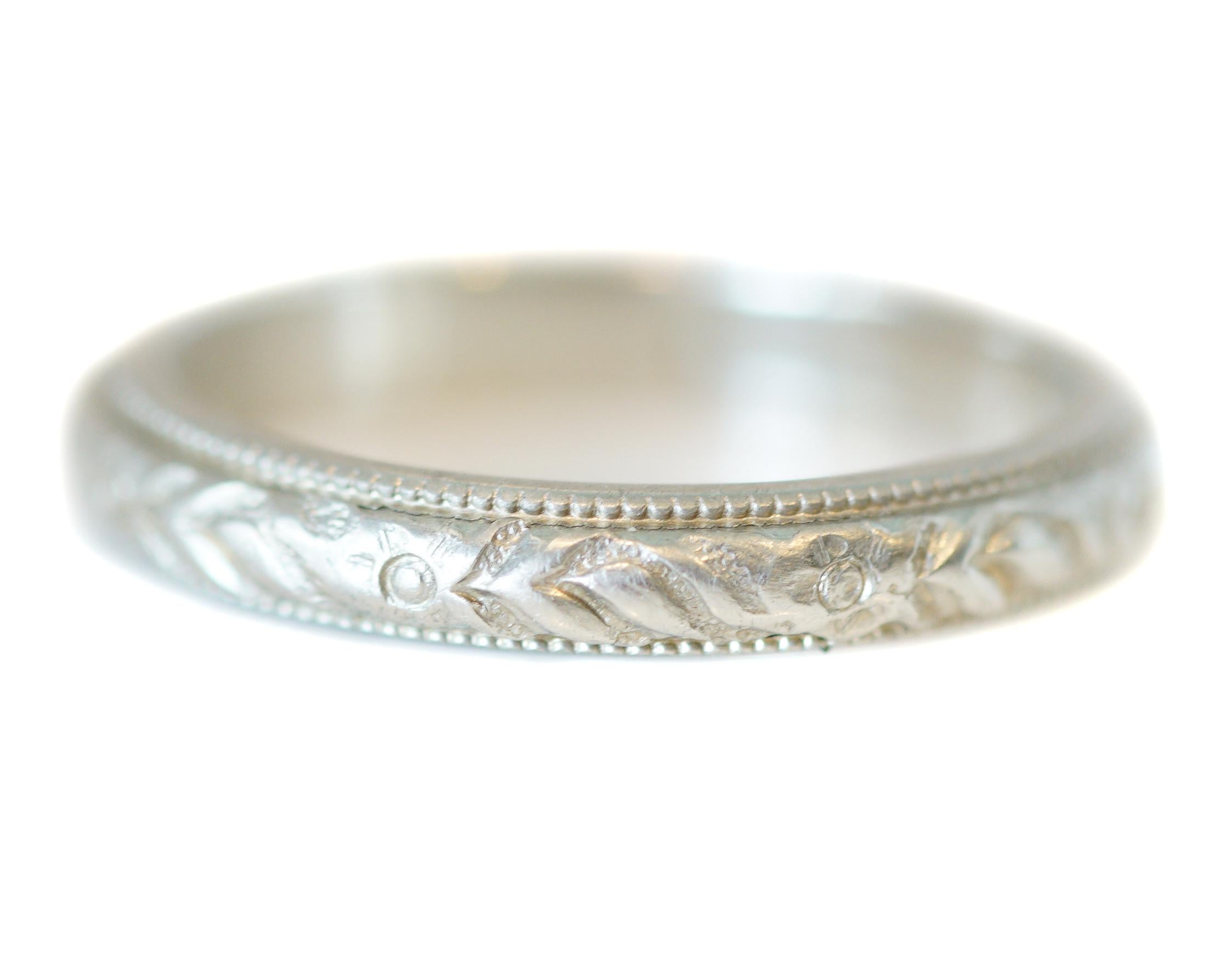 Art Deco 18 Karat White Gold Floral Engraved Wedding Band, circa 1926