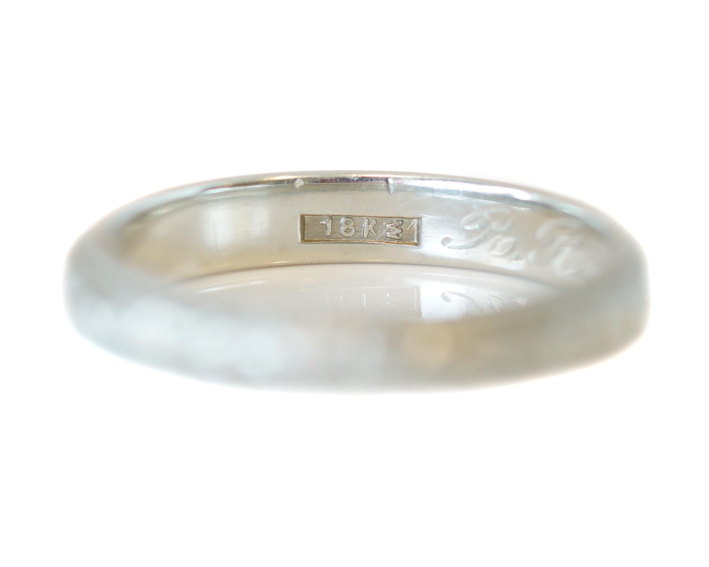 18 Karat White Gold Floral Engraved Wedding Band, circa 1926 In Good Condition In Addison, TX
