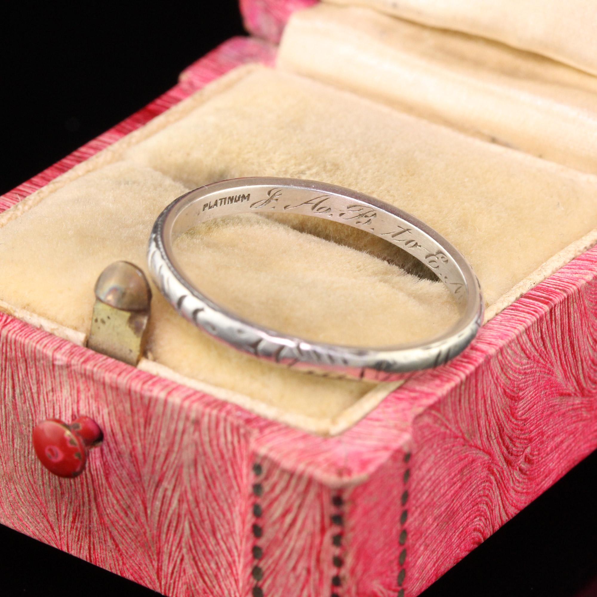 Antique Art Deco Platinum Engraved Wedding Band, circa 1927 In Good Condition In Great Neck, NY