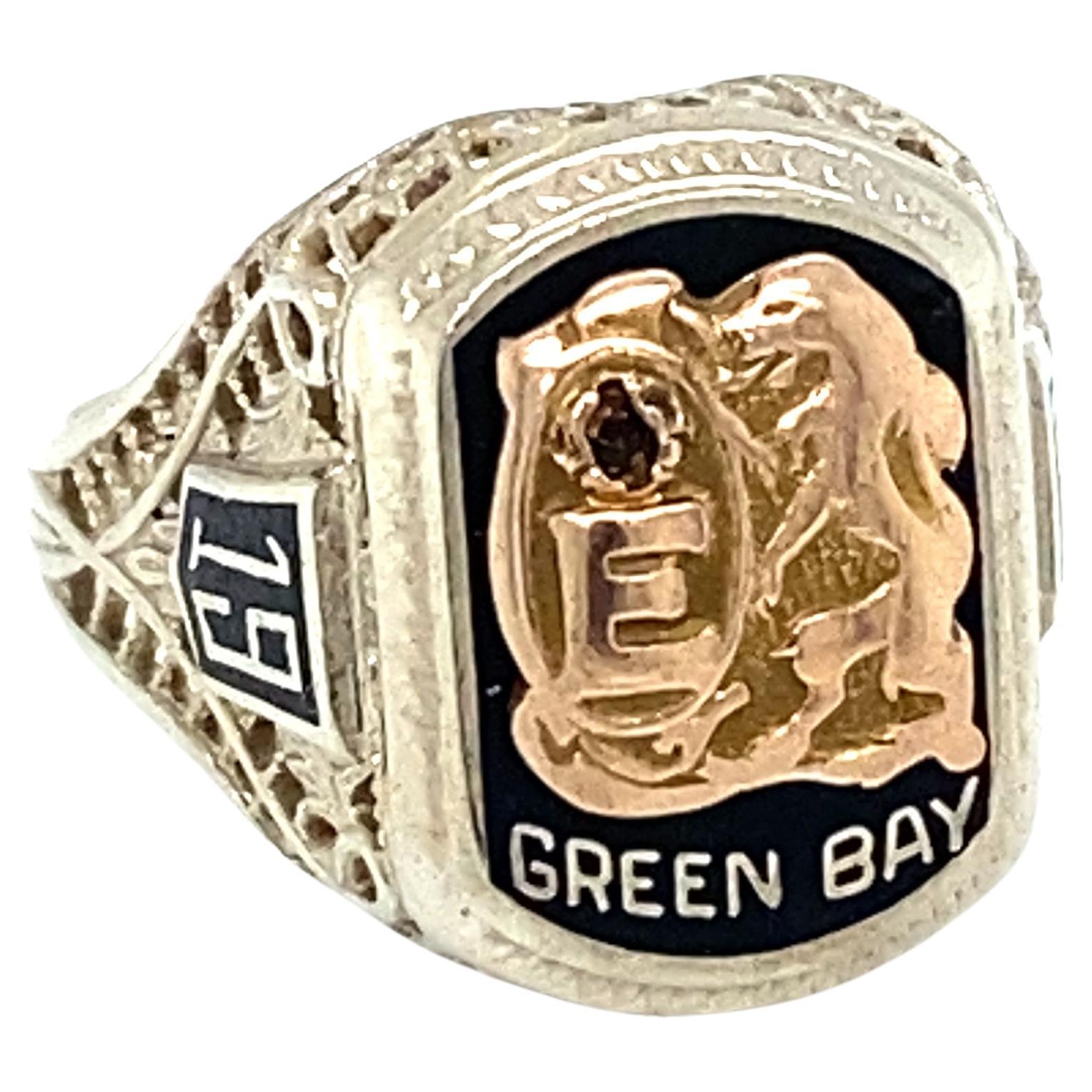 Circa 1928 Initial E Green Bay Class Ring in Two Tone 14 Karat Gold For Sale