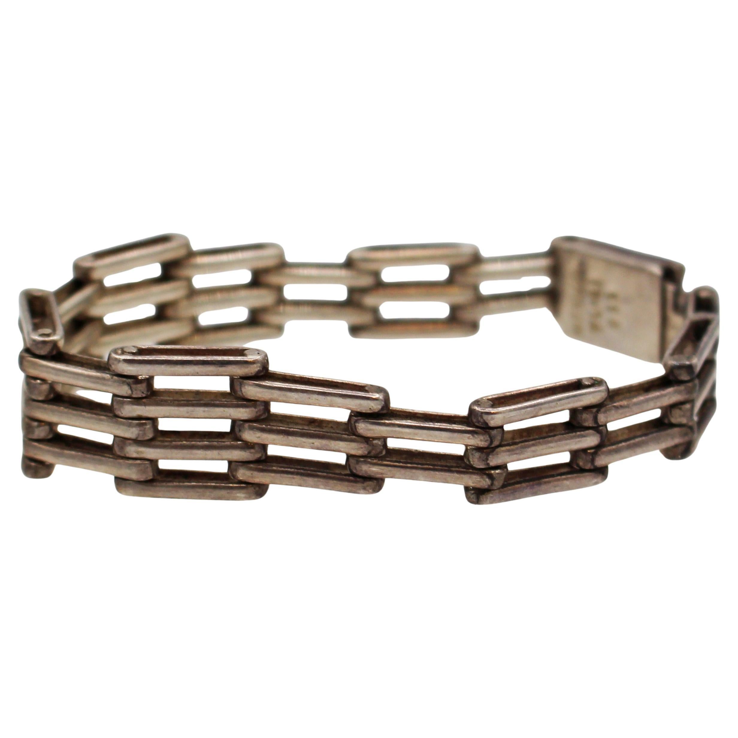 Circa 1930-50 Art Deco-Art Modern Sterling Silver Bracelet en vente