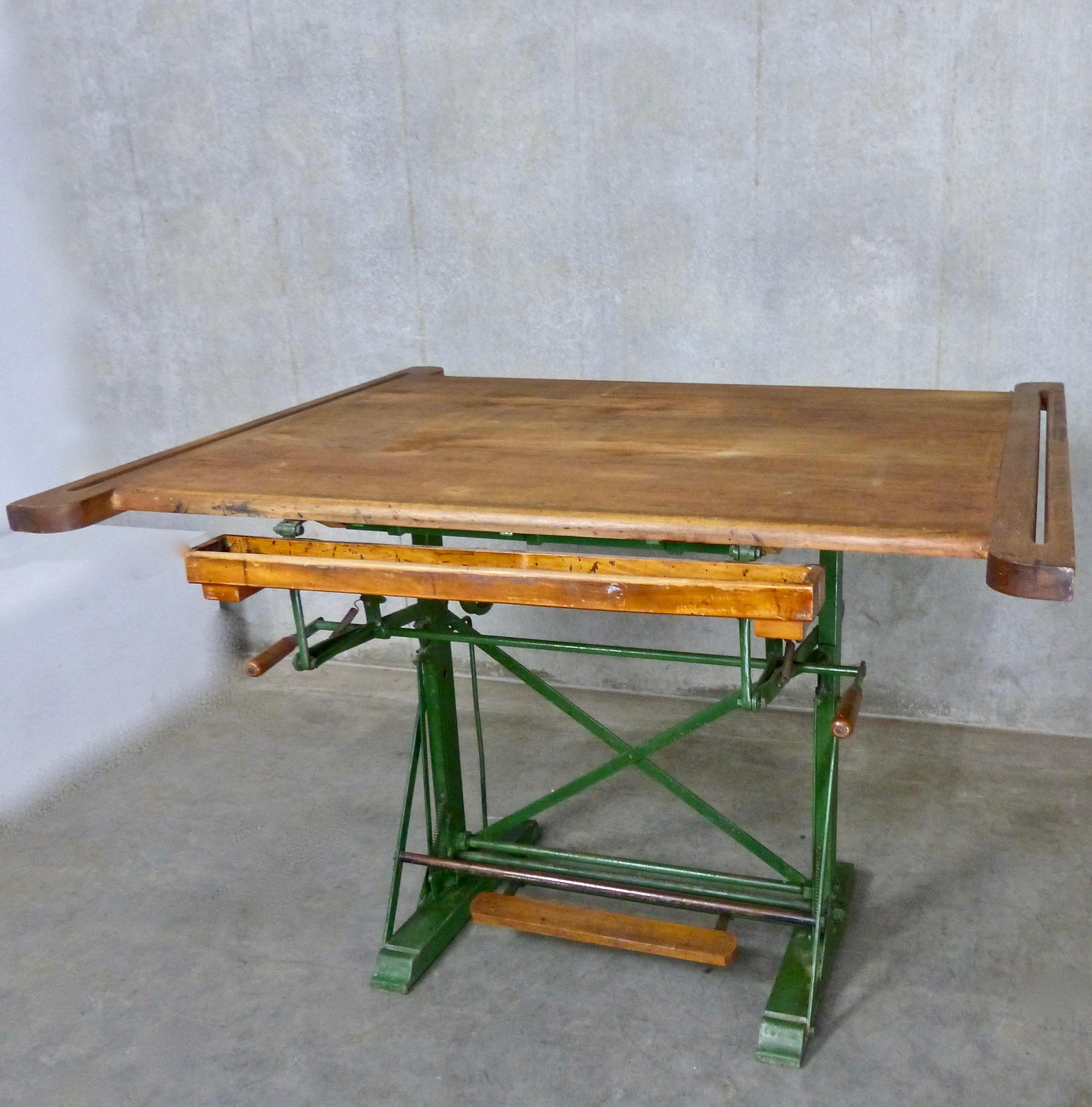 Architectural Drafting Table Kahn Freres, Bruxelles, France, circa 1930 In Good Condition In Surrey, BC