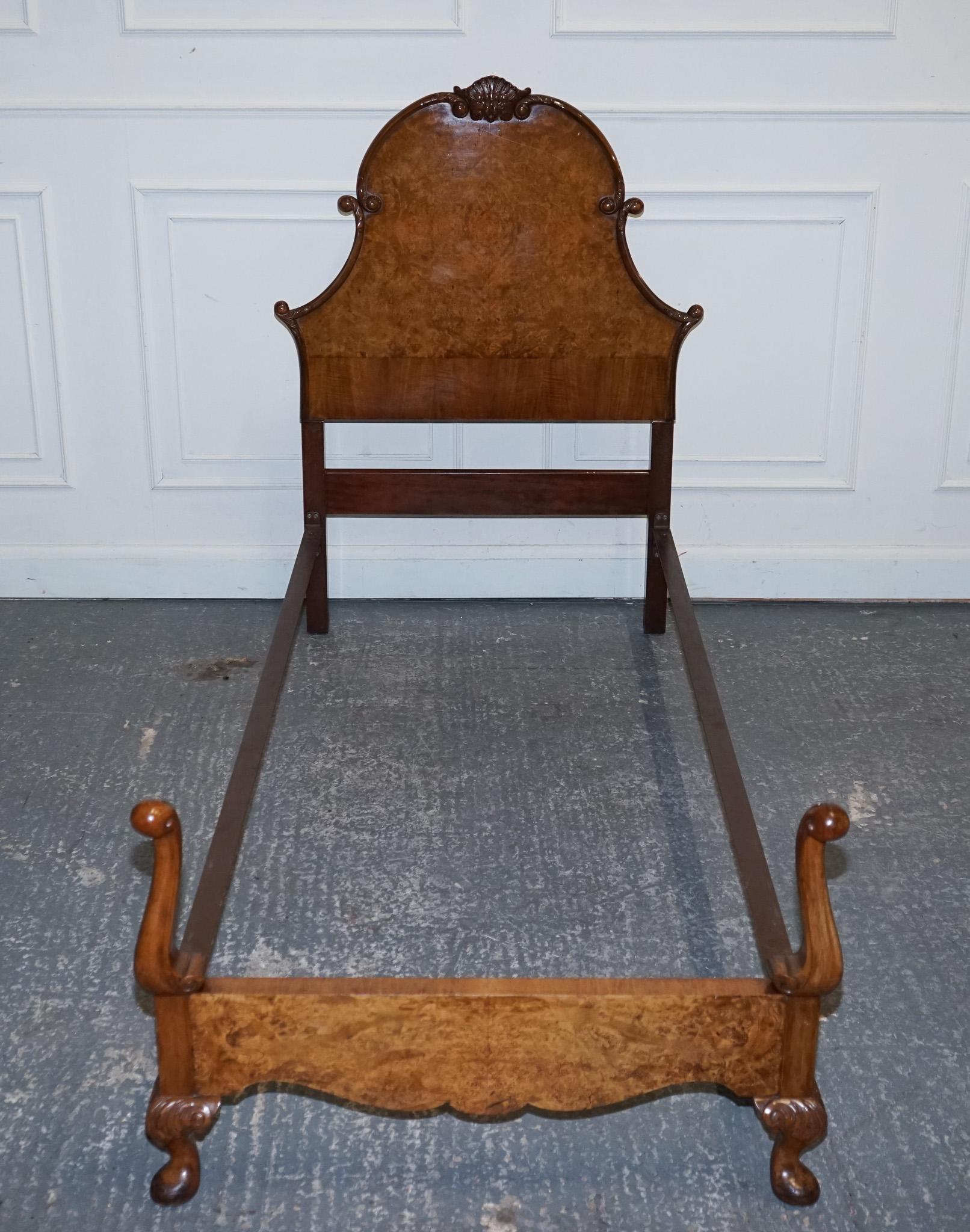 CIRCA 1930 ART DECO BURR WALNUT ENGLiSH MADE VONO BEDSTEAD FRAME QUEEN ANNE (2/2) en vente 3