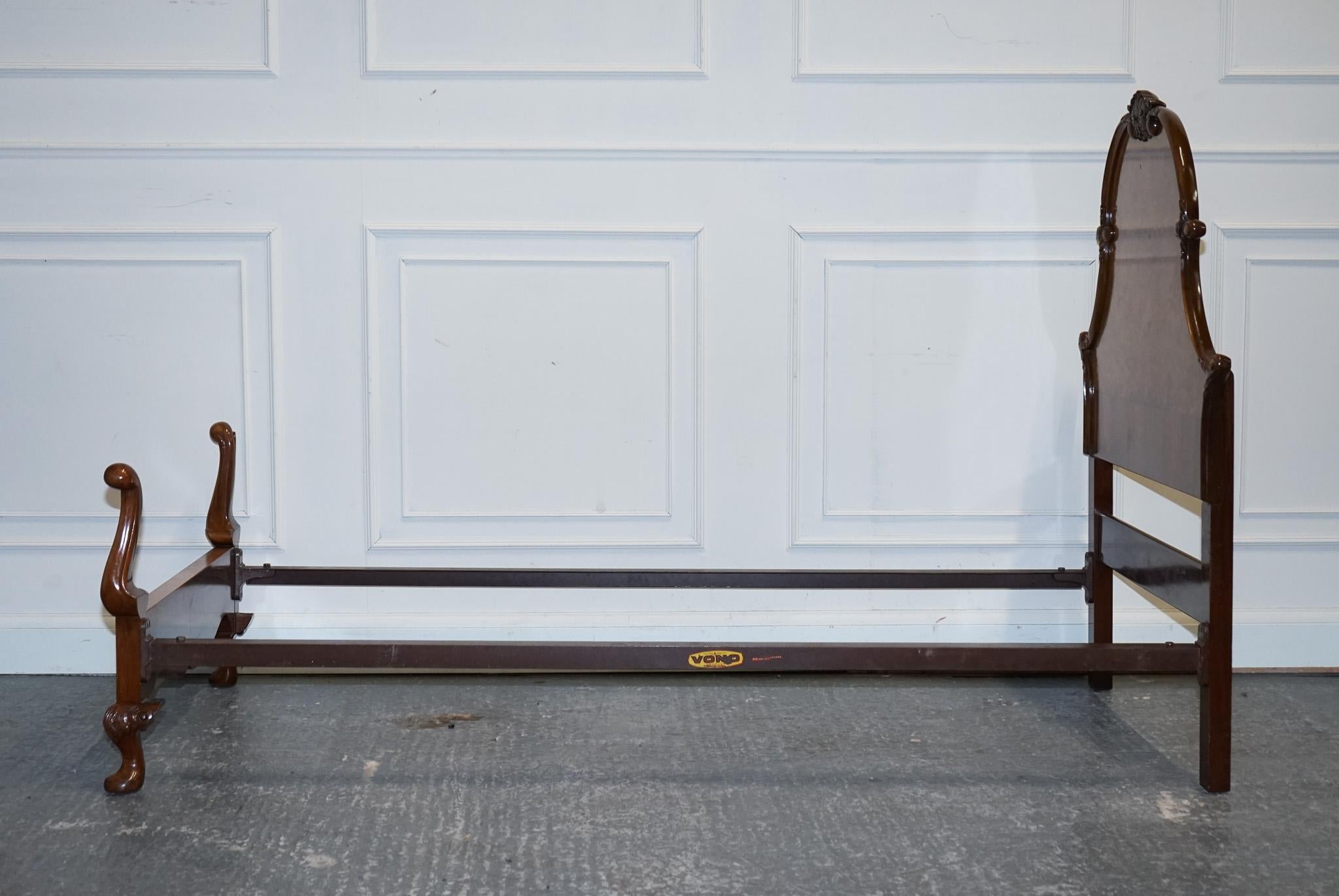 CIRCA 1930 ART DECO BURR WALNUT ENGLiSH MADE VONO BEDSTEAD FRAME QUEEN ANNE (2/2) en vente 5