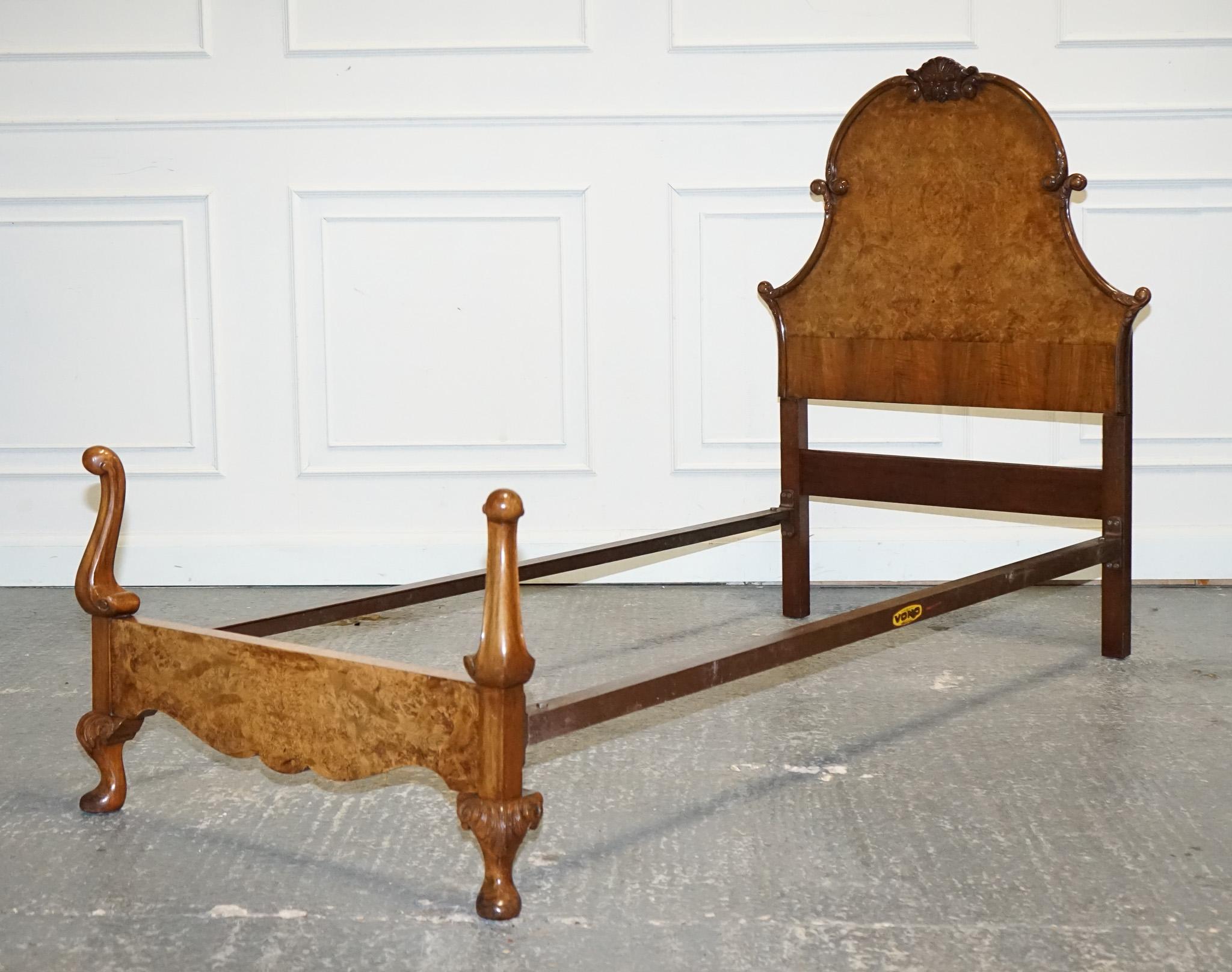Britannique CIRCA 1930 ART DECO BURR WALNUT ENGLiSH MADE VONO BEDSTEAD FRAME QUEEN ANNE (2/2) en vente